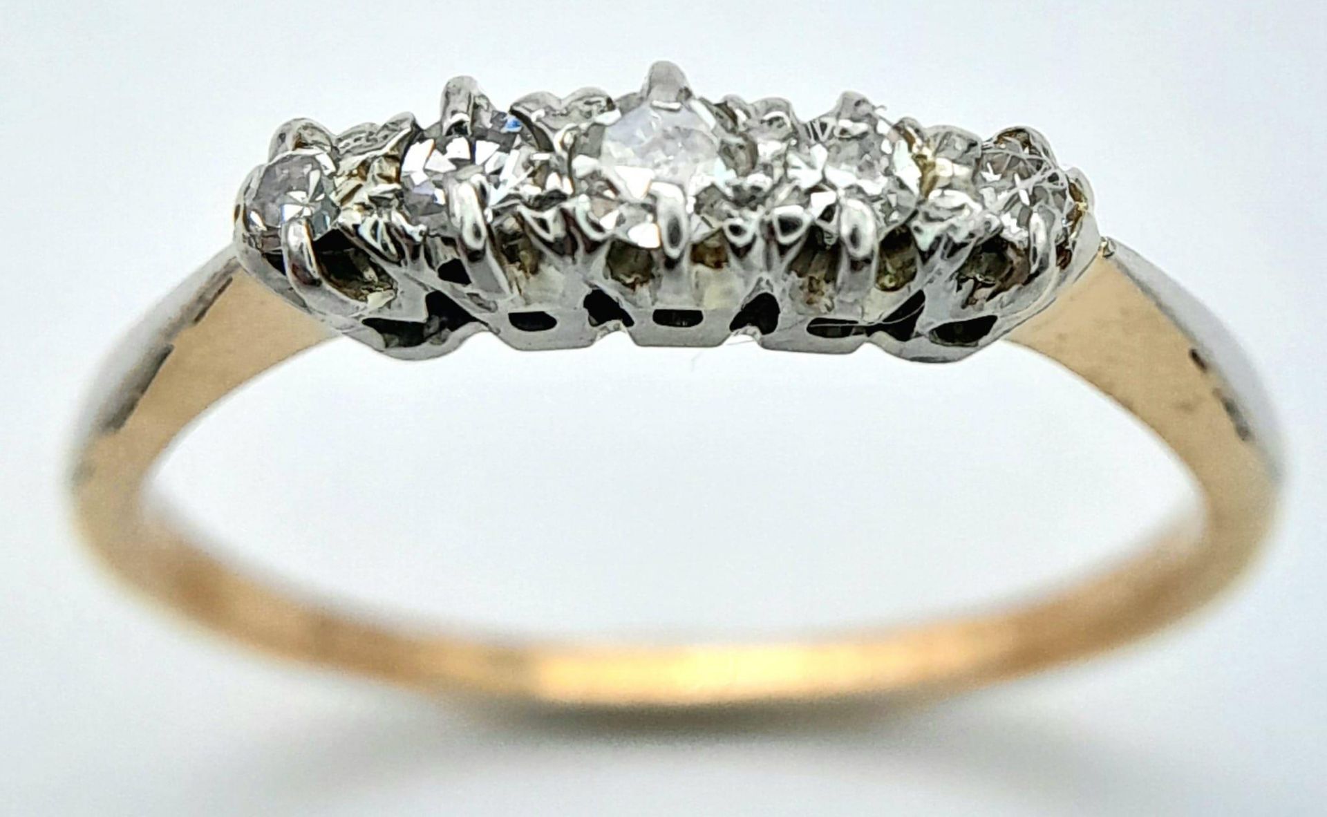 AN 18K YELLOW GOLD VINTAGE OLD CUT DIAMOND 5 STONE RING. 0.20CT. 2.1G SIZE. L 1/2. - Image 3 of 5