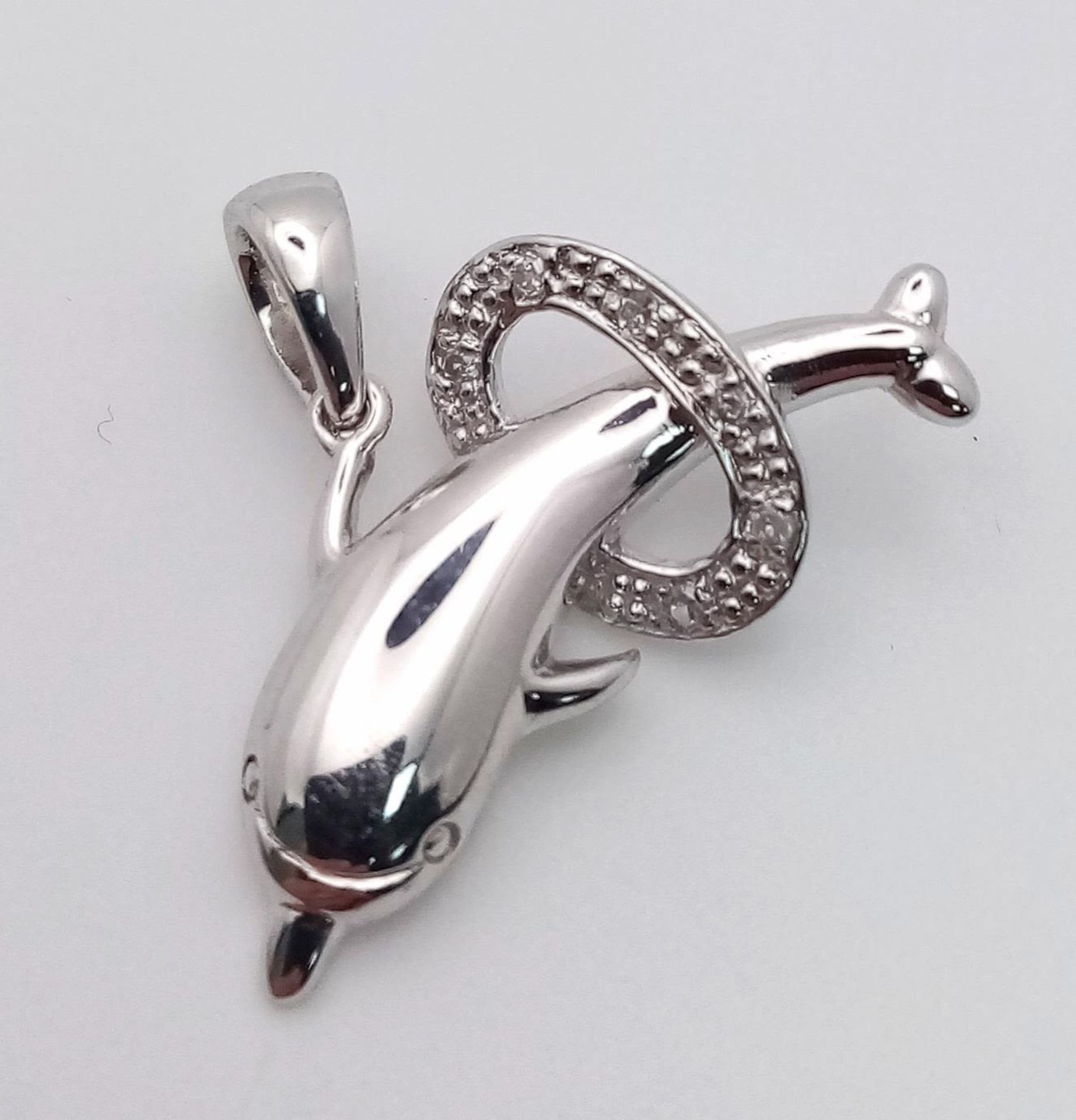 9K WHITE GOLD DIAMOND SET DOLPHIN PENDANT, WEIGHT 1.3G - Bild 3 aus 8