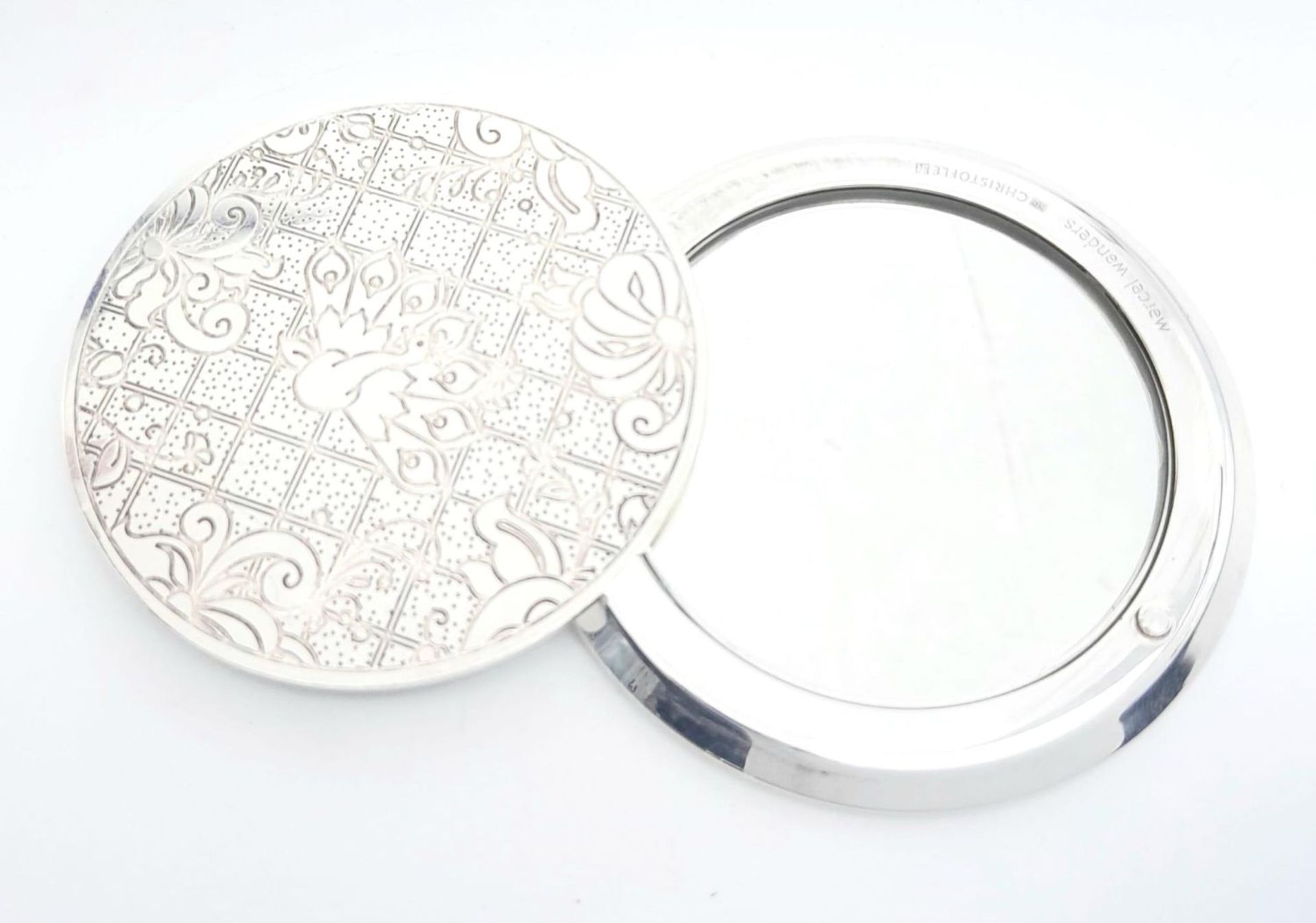 A white metal (untested) CRISTOFLE ladies mirror, diameter: 70 mm, weight: 138 g. - Bild 3 aus 6