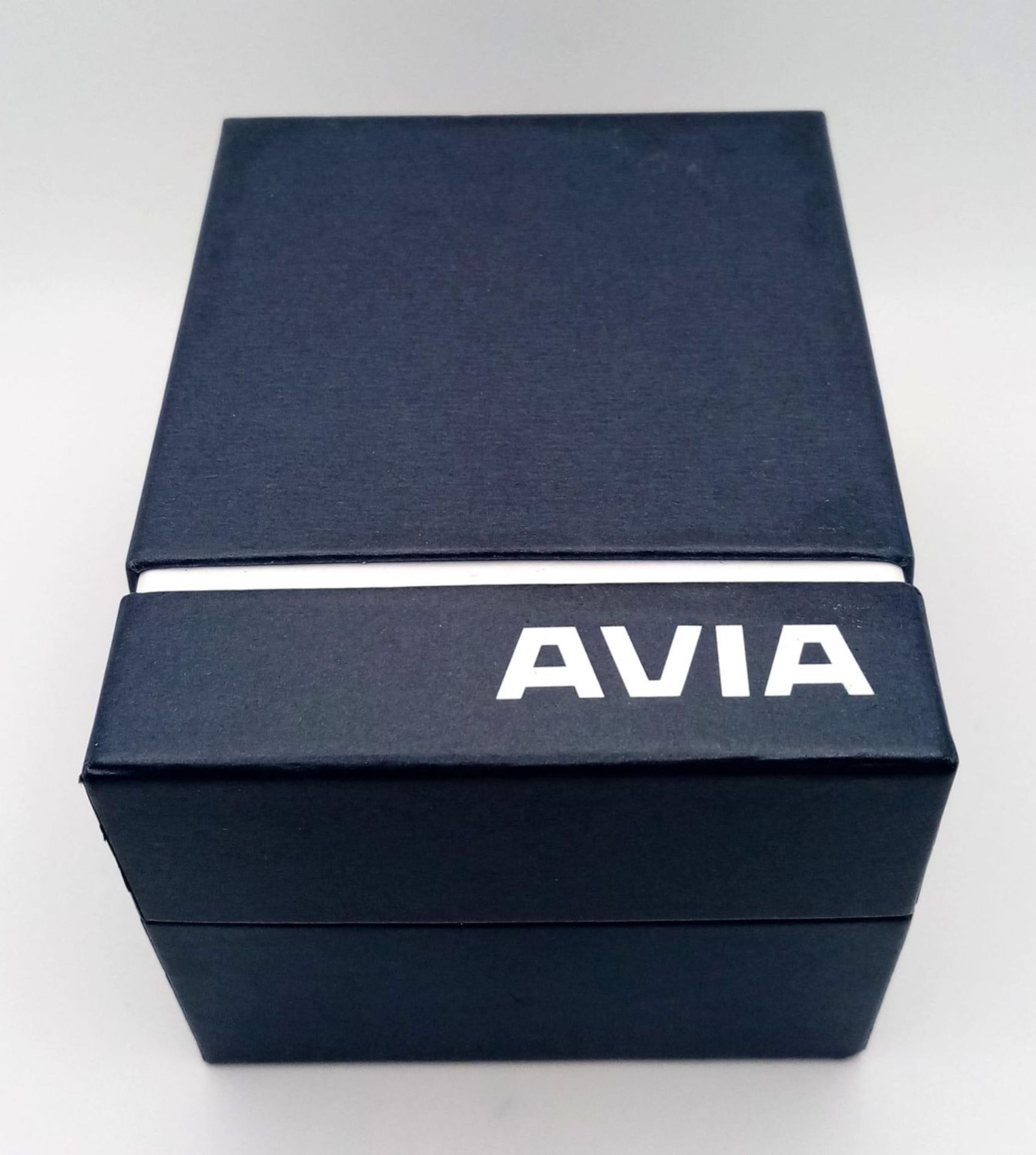 An Unworn Men’s Avia Model 1168 Quartz Bi-Metal Two Tone Watch. Full Working Order. Comes with Box - Image 14 of 14