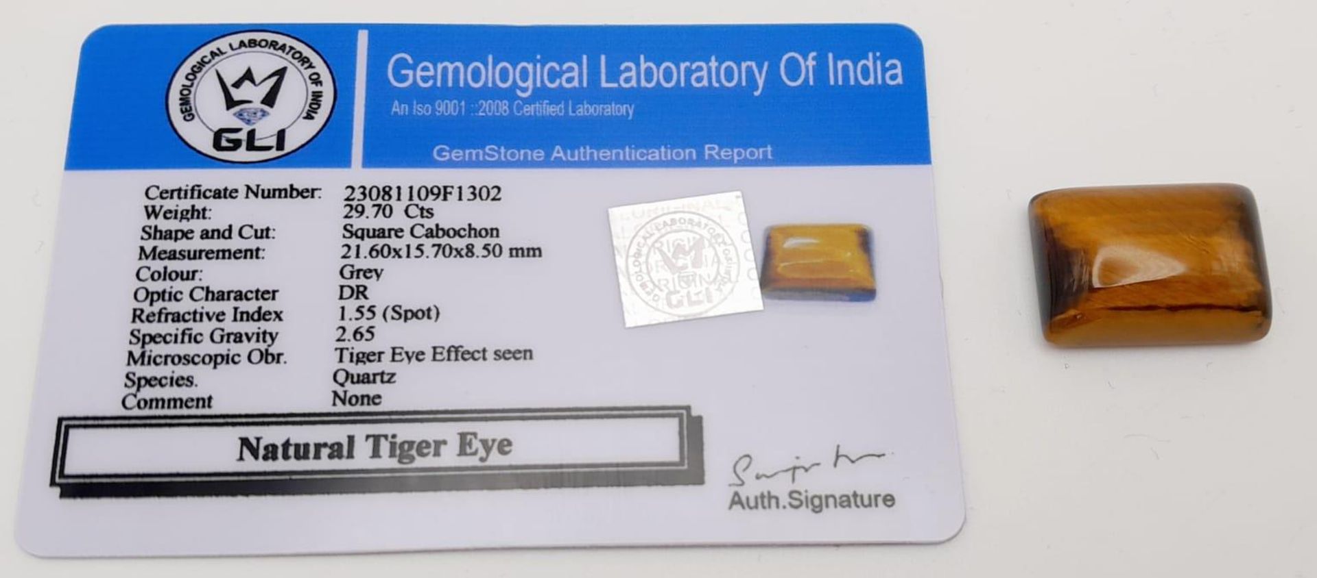 A 29.70ct Natural Tiger Eye Gemstone, in the Square Cabochon shape. Comes with the GLI - Bild 6 aus 7