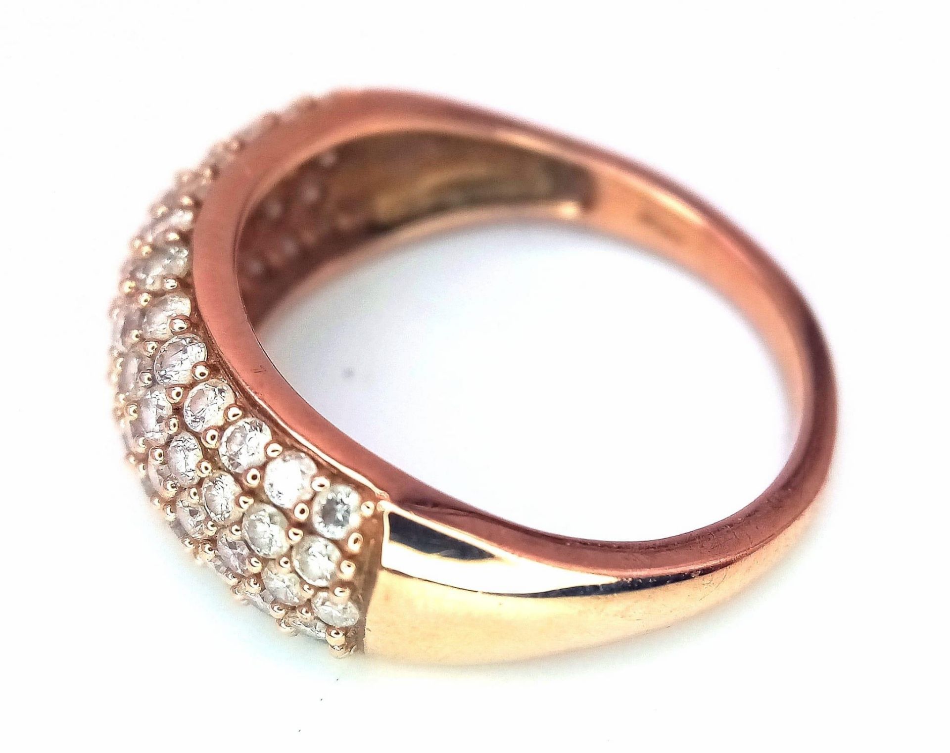 A 9K Rose Gold Diamond Encrusted Ring. Five rows of 70 small cut round diamonds. Size N. 3.2g - Bild 5 aus 6