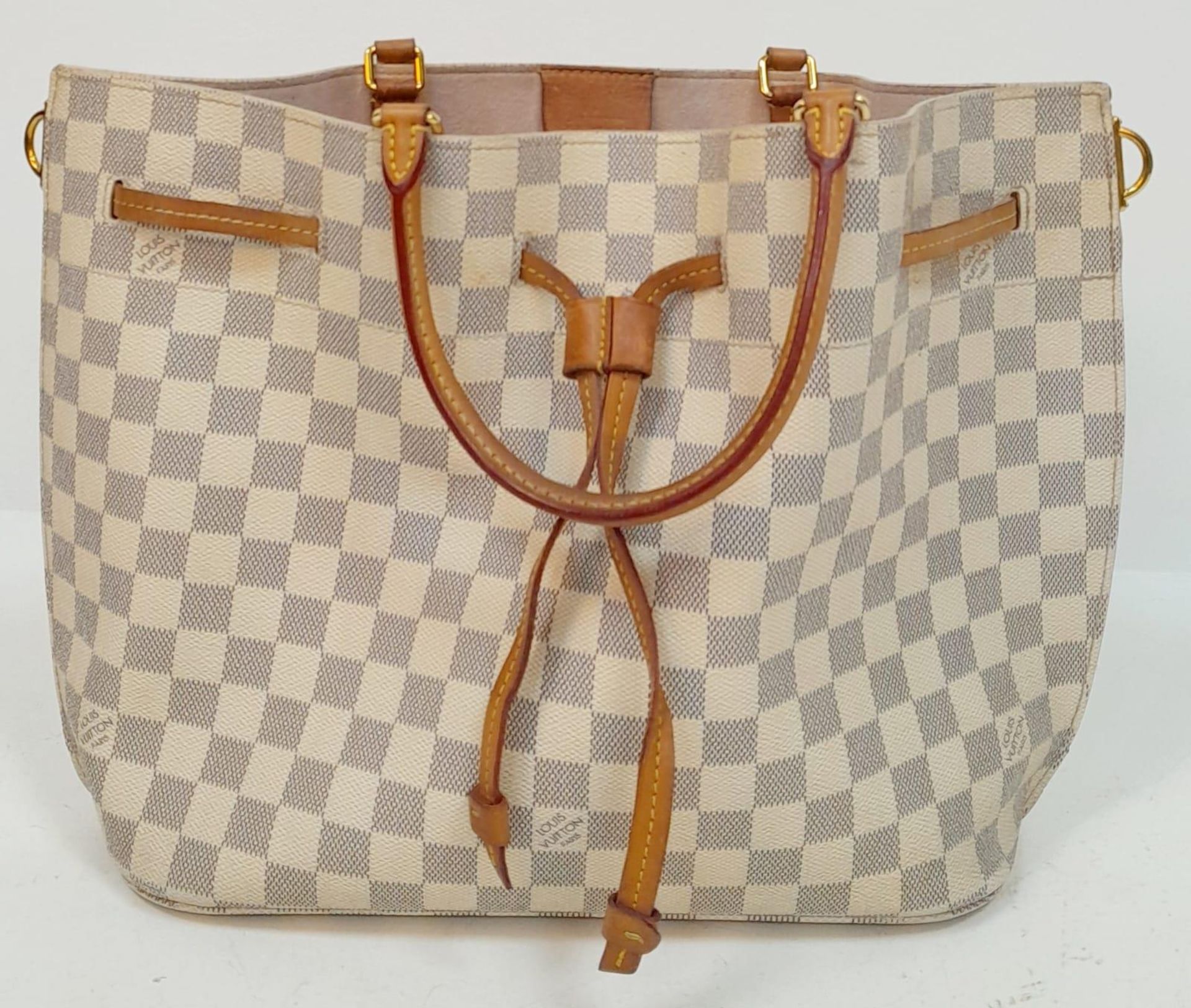A Louis Vuitton Damier Azur Girolata Bag. Leather exterior with gold-toned hardware, 2 rolled - Bild 3 aus 9