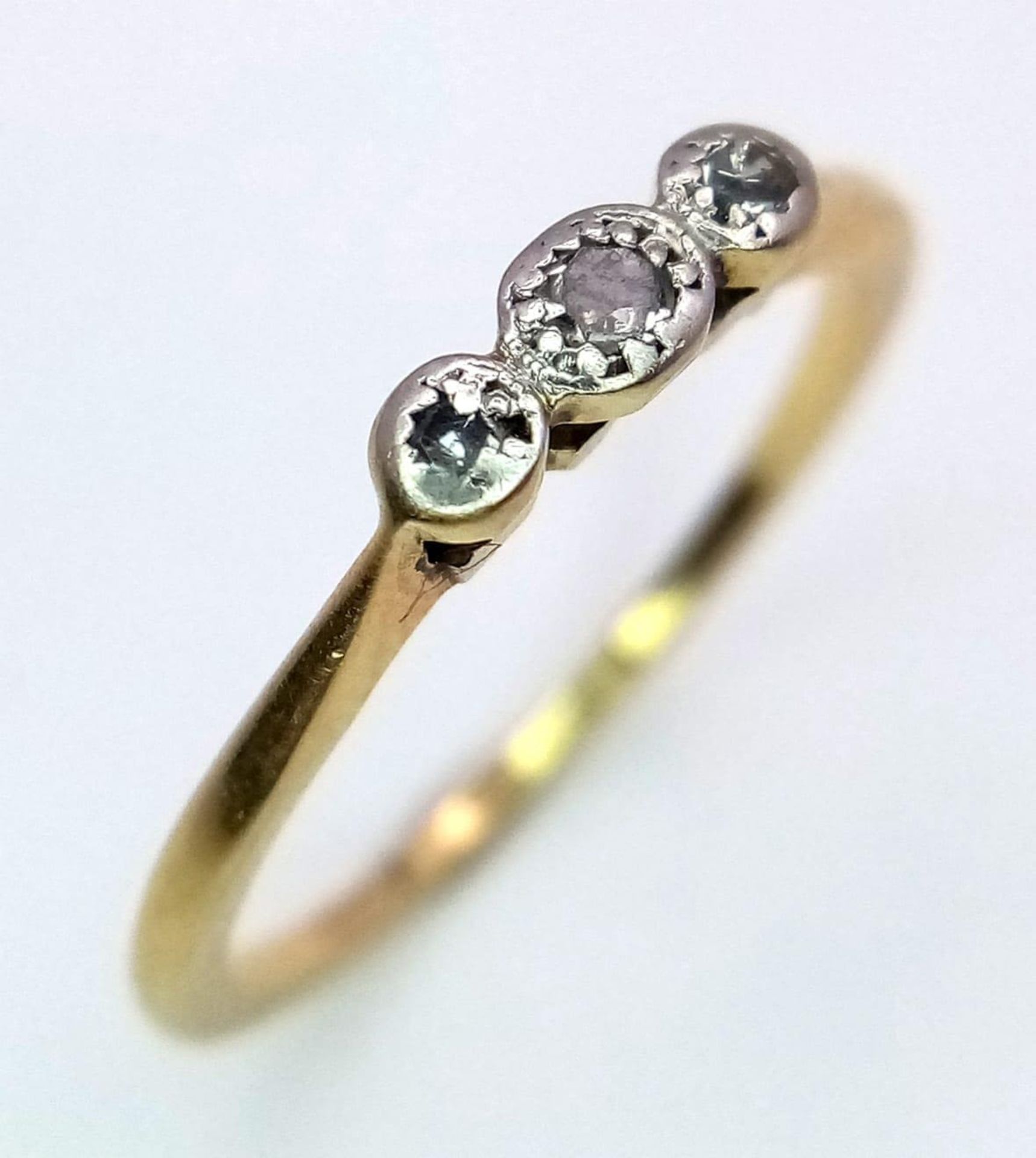 A VINTAGE 18K YELLOW GOLD & PLATINUM SET WITH 3 STONE DIAMOND RING, WEIGHT 1.6G SIZE K, REF SC 4090 - Image 3 of 10