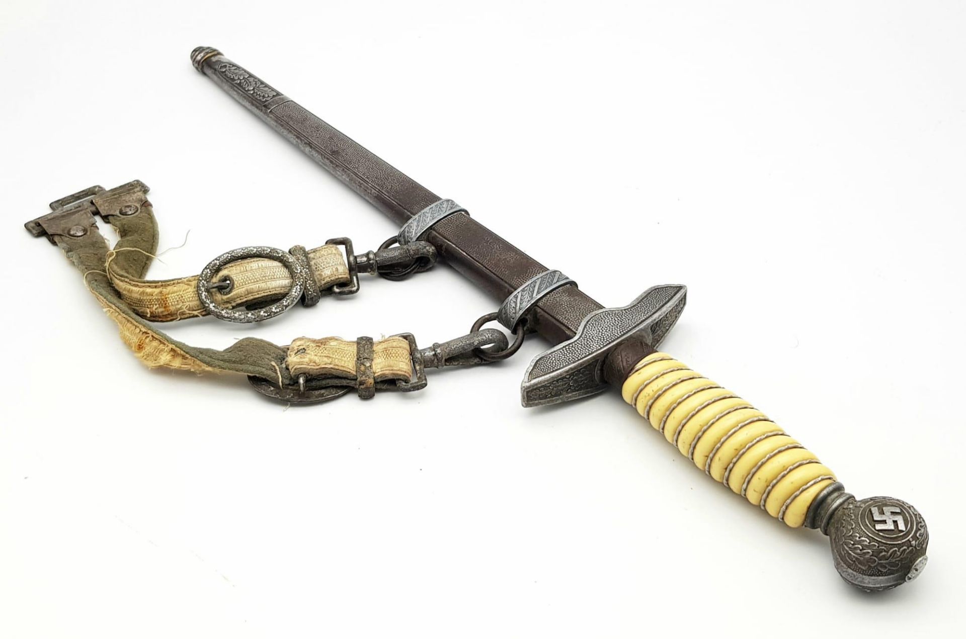 A German Nazi Luftwaffe (2nd Model) Dagger. The dagger has a maker's mark of Ernst Pack of - Image 10 of 10