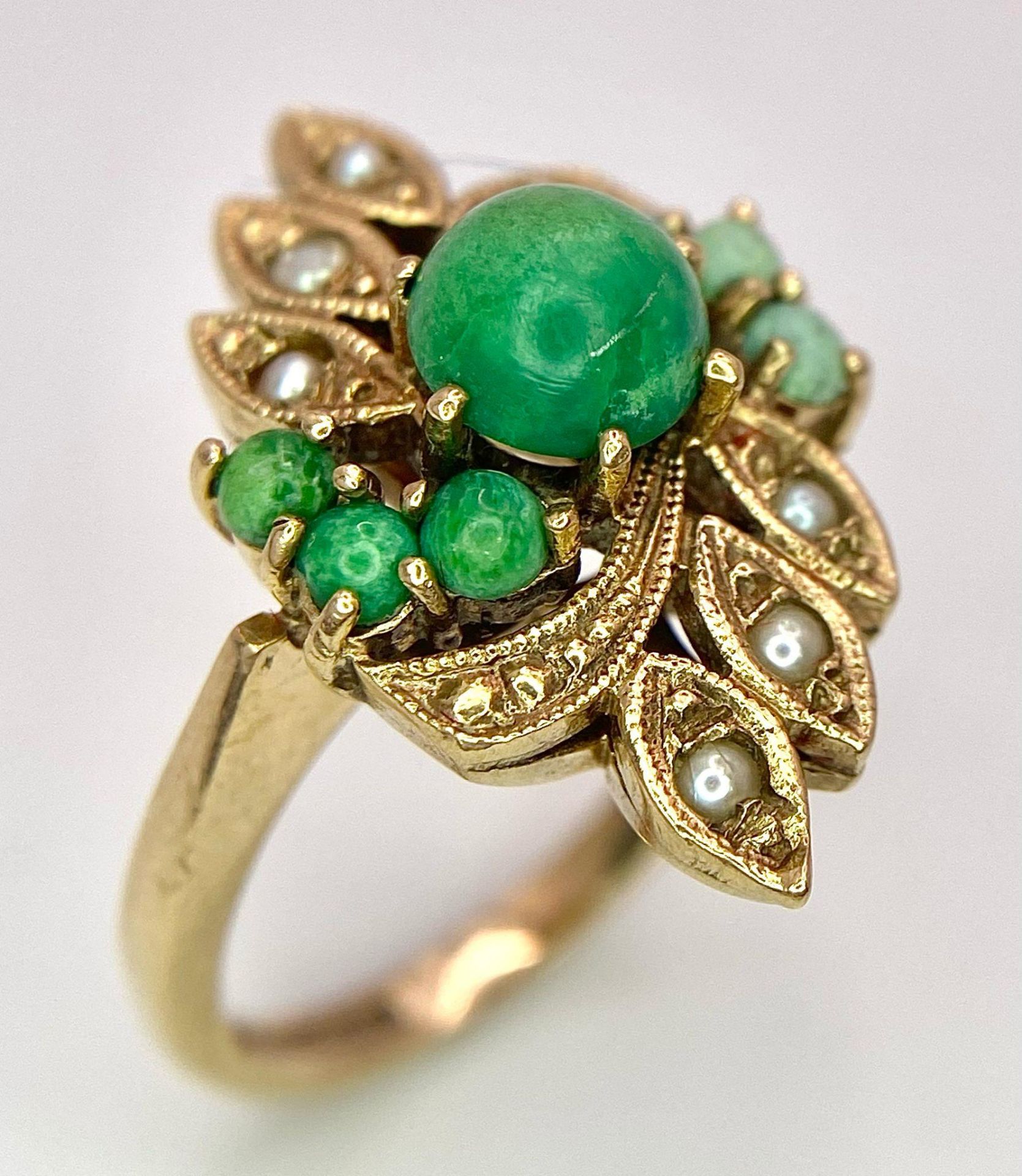 A VINTAGE 9K GOLD RING DECORATED WITH TUQUOISE AND SEED PEARLS 5gms size L - Image 5 of 11