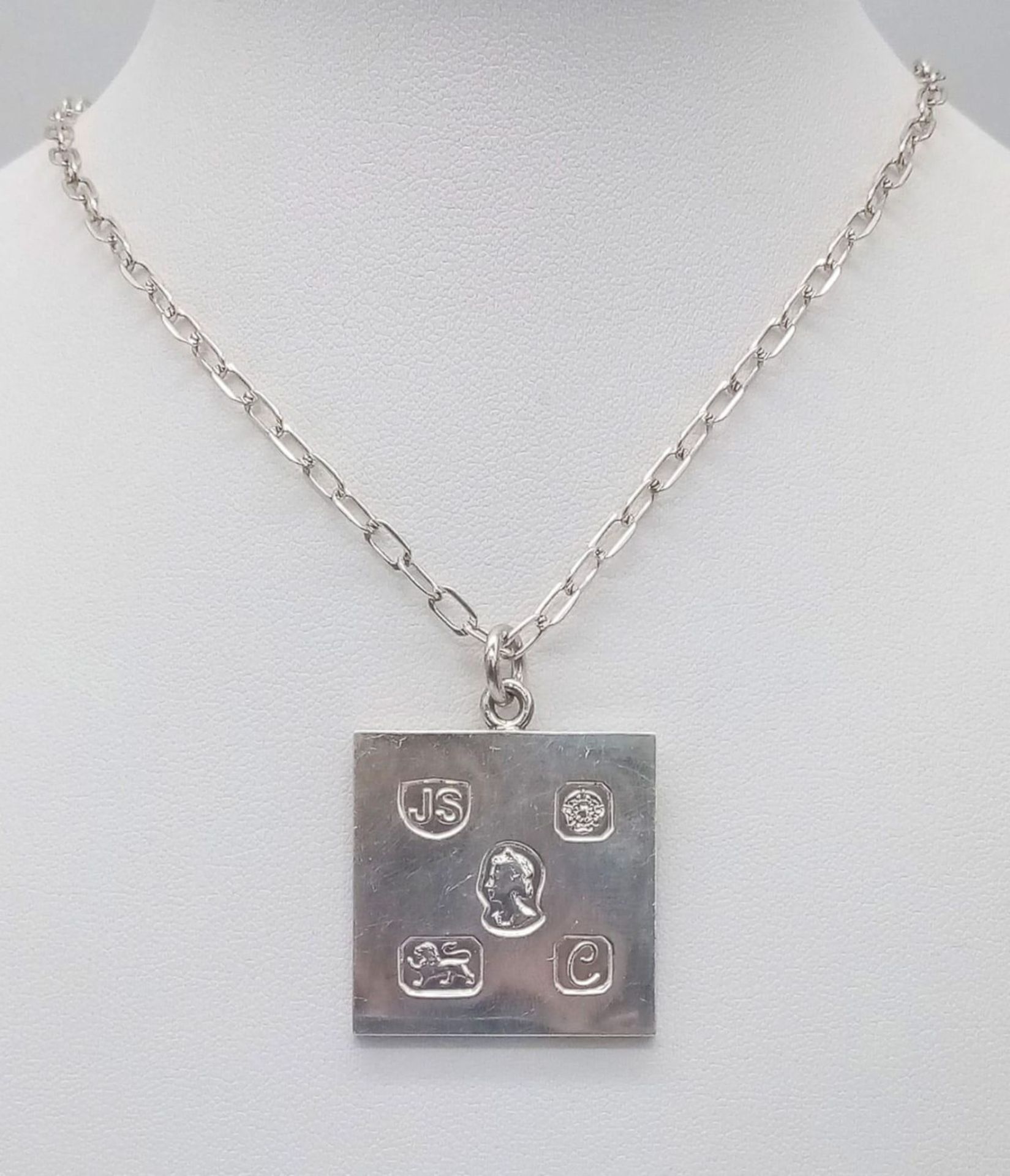 A 1977 (Jubilee Year) Hallmarked Unique Square Silver Ingot Pendant Necklace. Pendant Measures 2.9cm - Bild 3 aus 6