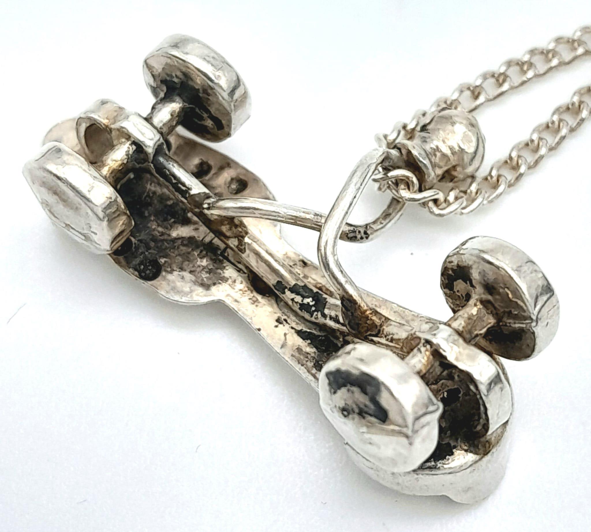 A Vintage Silver Roller Skate Pendant Necklace. 50cm Length Sterling Silver Chain. Silver Pendant - Image 5 of 5