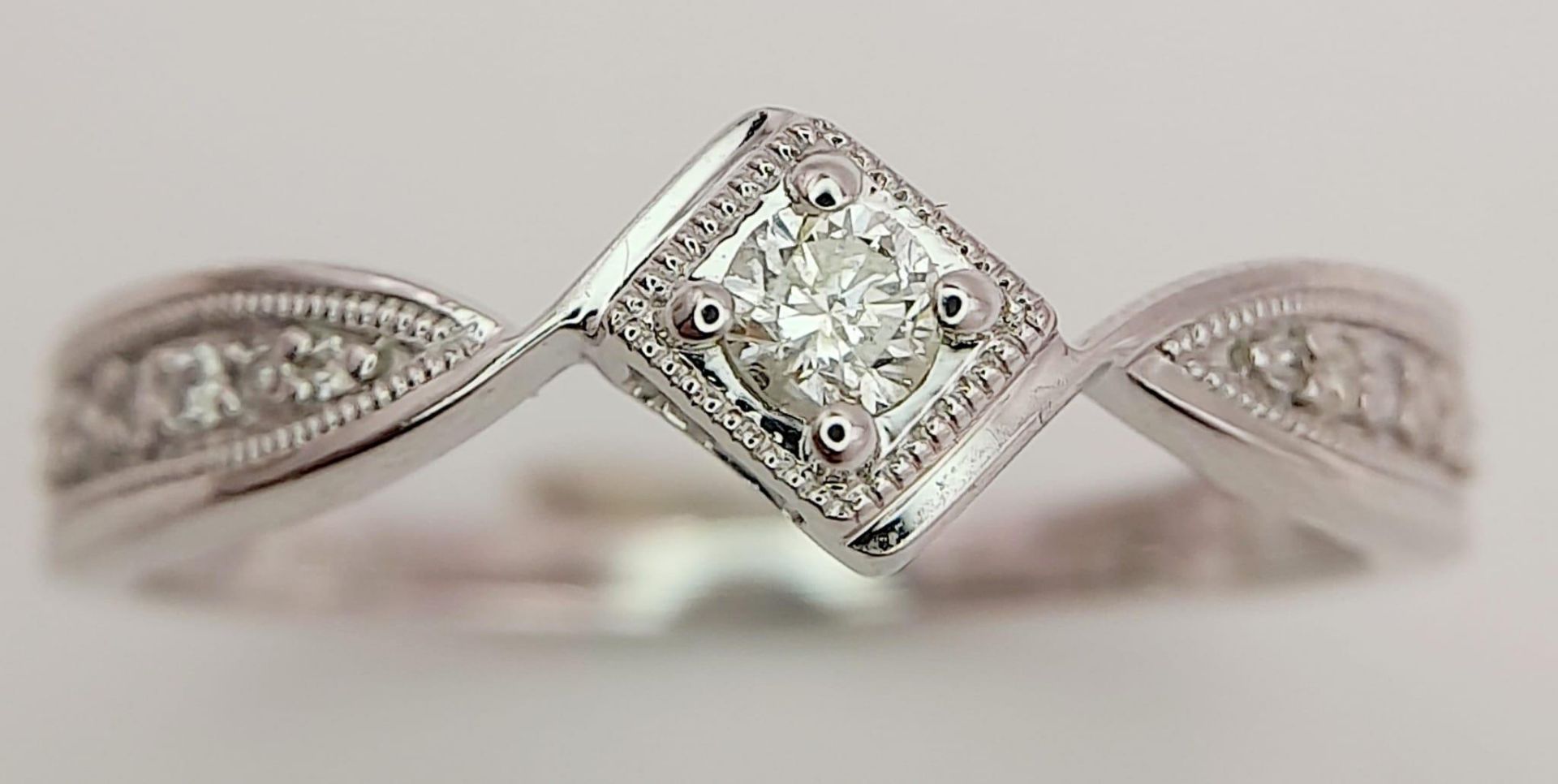 A 9K White Gold Diamond Ring. 0.20ctw, Size R, 2.3g total weight. Ref: 8445 - Bild 5 aus 11