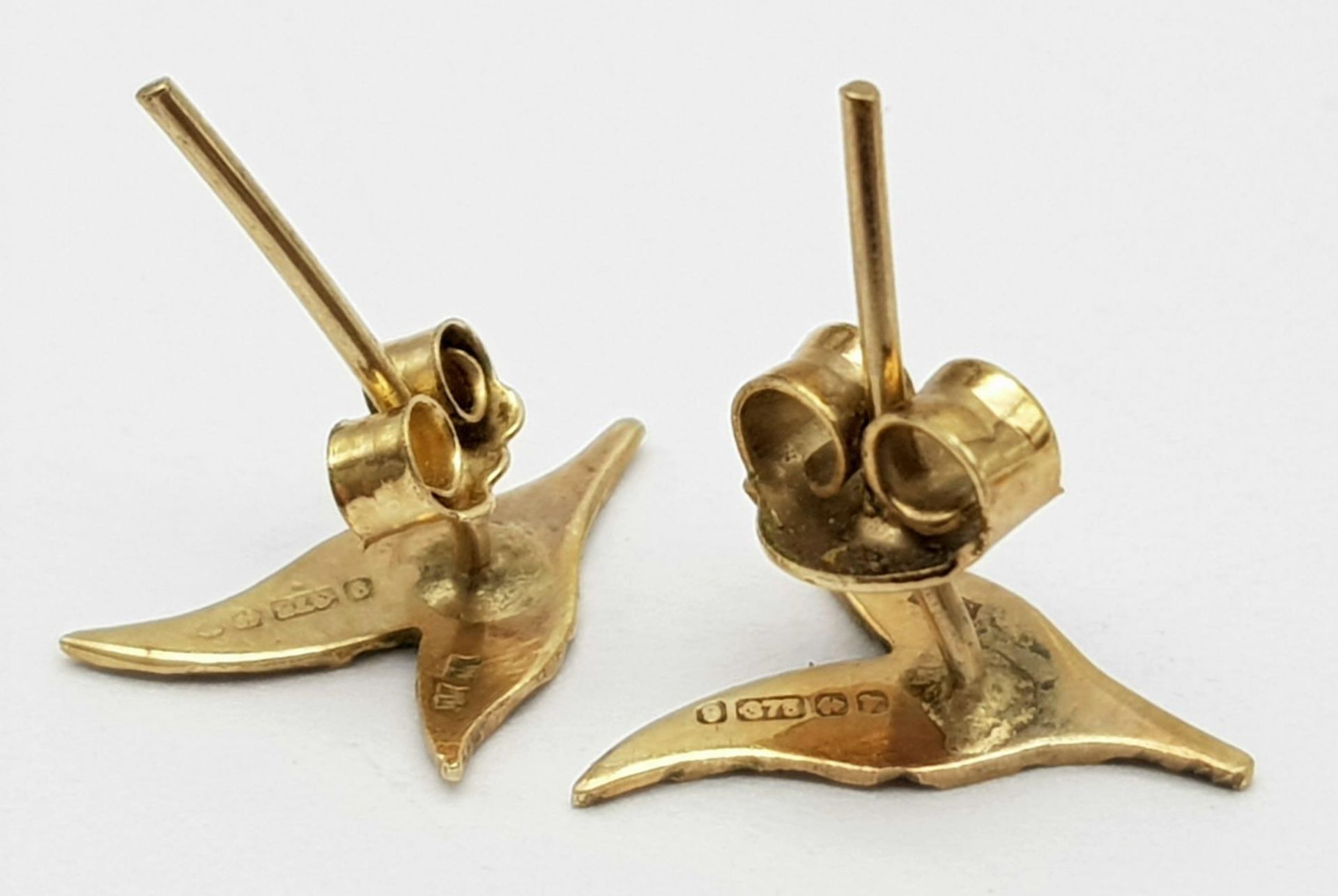 2X pairs of stylist 9K yellow gold earrings. Total weight 1.2G. Please see photos for details. - Image 9 of 11