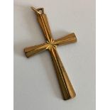 Attractive 9 carat YELLOW GOLD CROSS. Full UK hallmark. 2.16 grams. 3.5 cm x 2.0 cm.