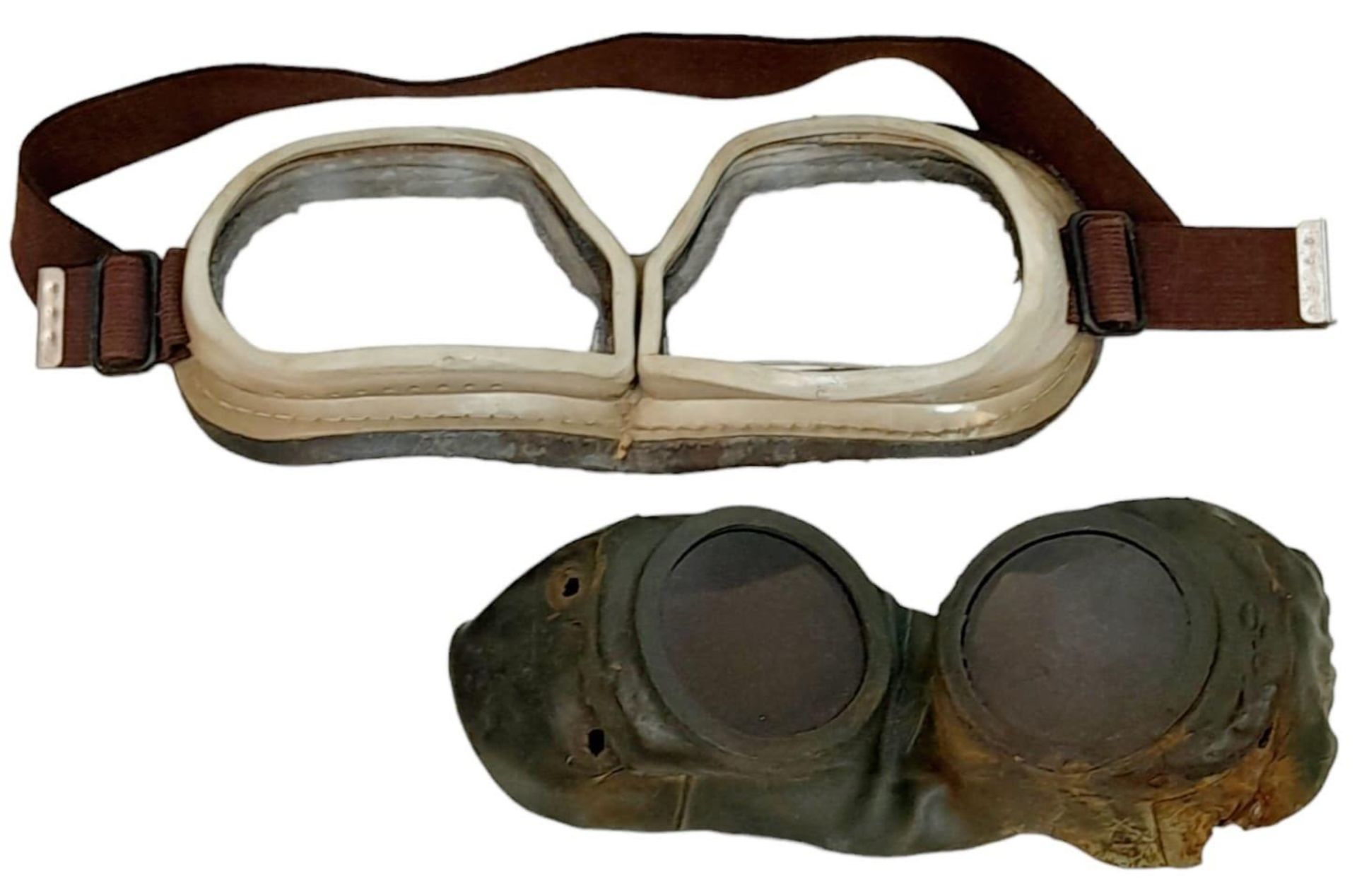 Two Pairs of Vintage Pilots/Tank Goggles. One Pair being molded and tinted presumably for night - Bild 3 aus 6