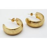 A pair of 9 K yellow gold, wide, semi-hoop earrings, with engraved surface, length: 20 mm, weight: