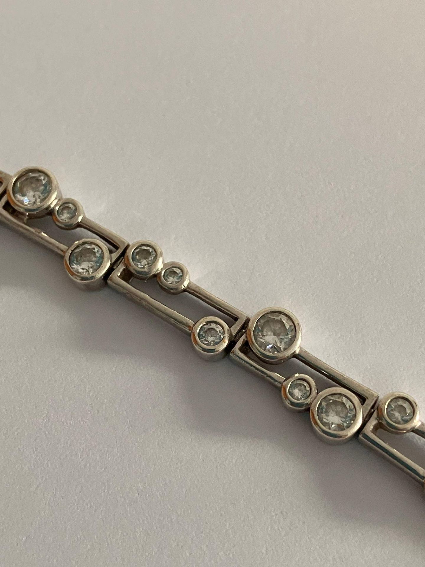 SILVER TENNIS BRACELET Set with sparkling cubic zirconia is in ‘Planet’ style. Full UK hallmark. - Bild 3 aus 3