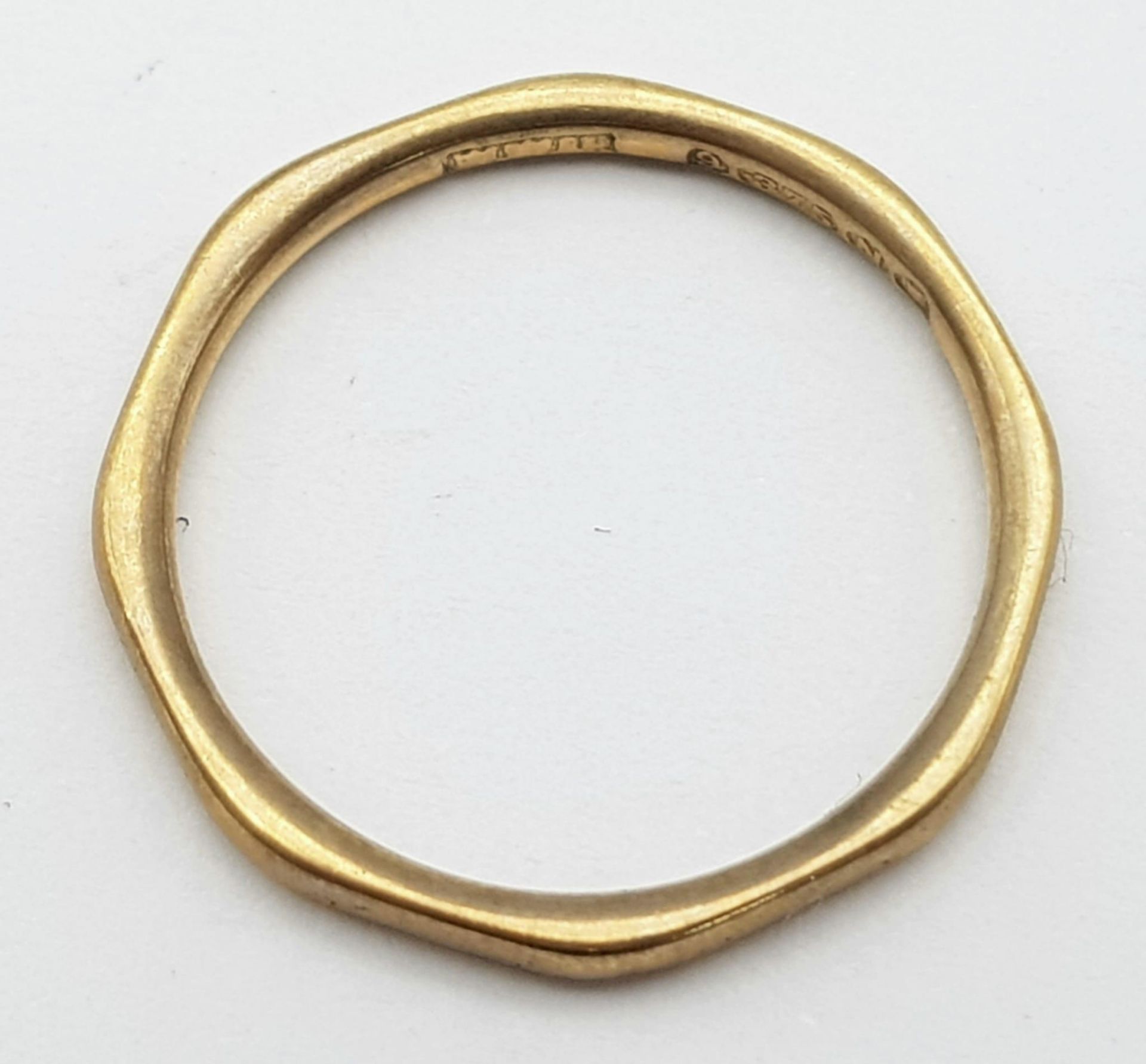 A Vintage 9K Yellow Gold Octagonal Ring. Full UK hallmarks. Size P. 1.75g weight. - Bild 3 aus 4