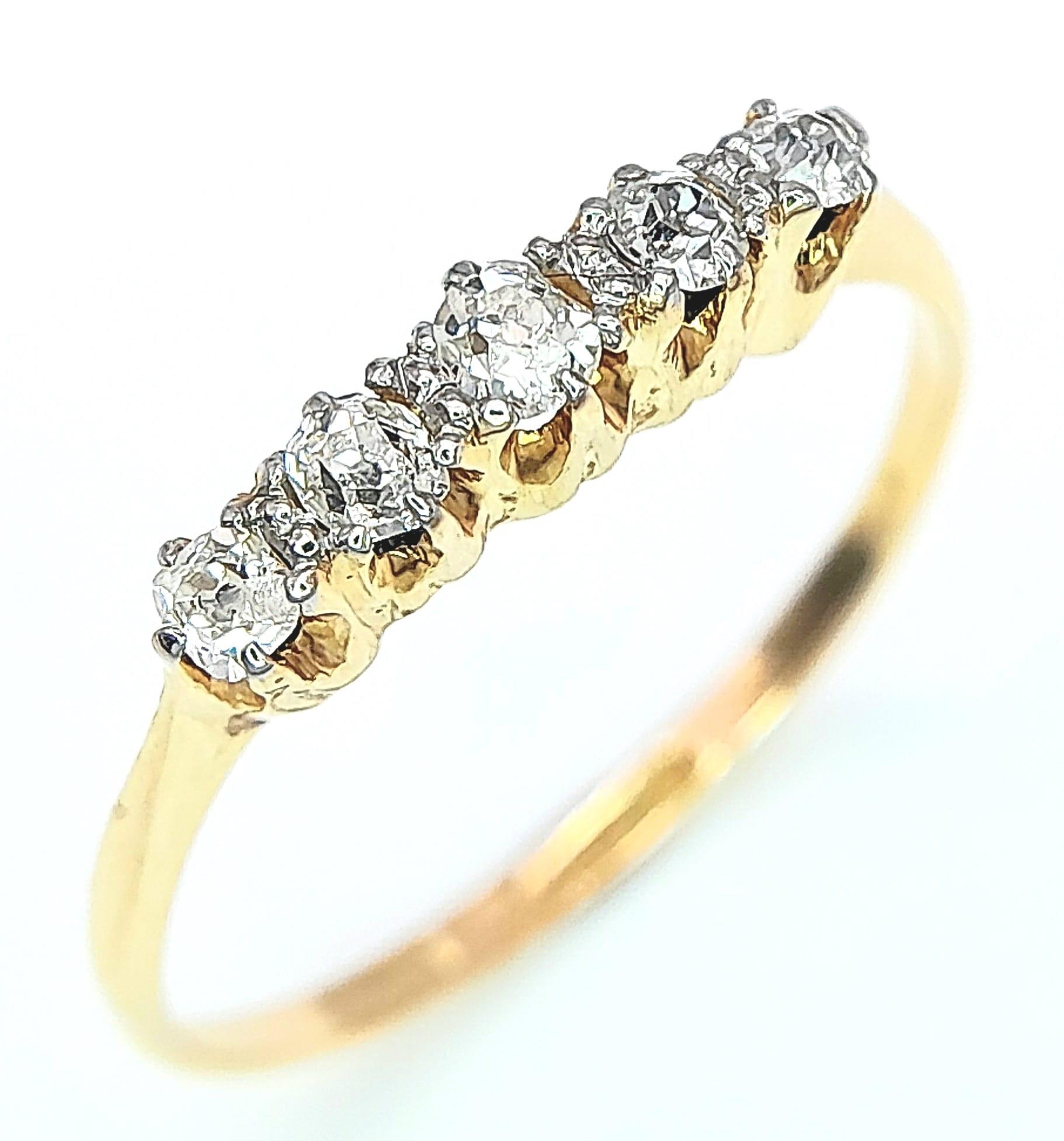 An 18K Yellow Gold and Platinum Vintage Old Cut Diamond 5 Stone Ring. 0.20ctw, Size M, 1.5g total - Image 6 of 11