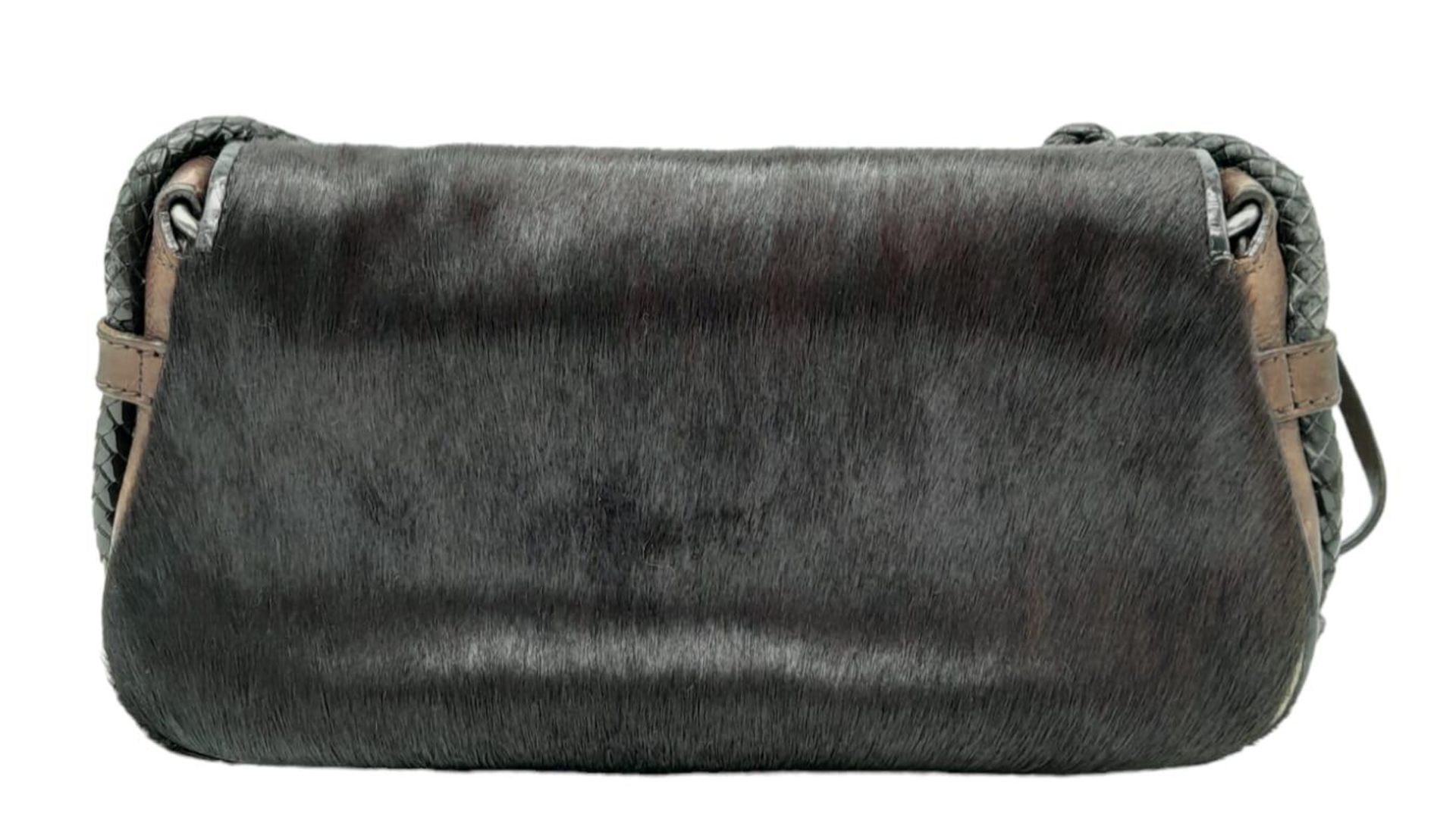 A Vintage Vivienne Westwood Handbag. Brown leather and pony hair exterior. Key clasp. Red textile - Bild 3 aus 8