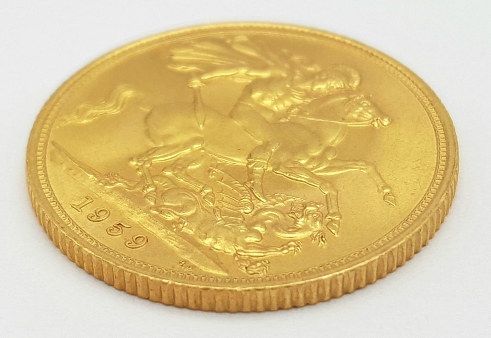 A 22K GOLD SOVEREIGN DATED 1959 . - Bild 3 aus 4