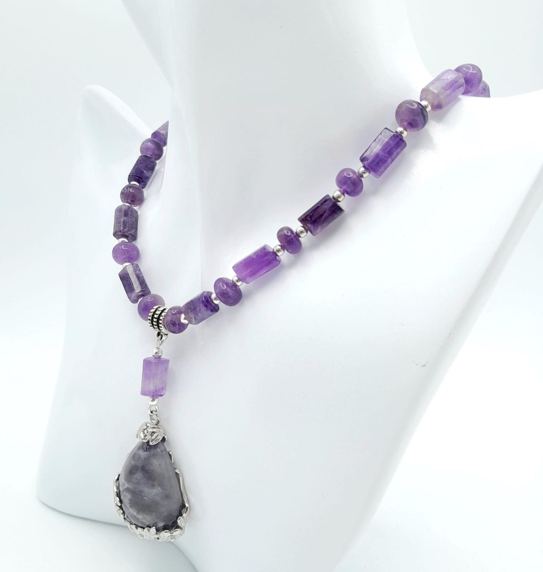 An original Brazilian AMETHYST necklace and earrings set, with round and cylindrical alternating - Image 4 of 12