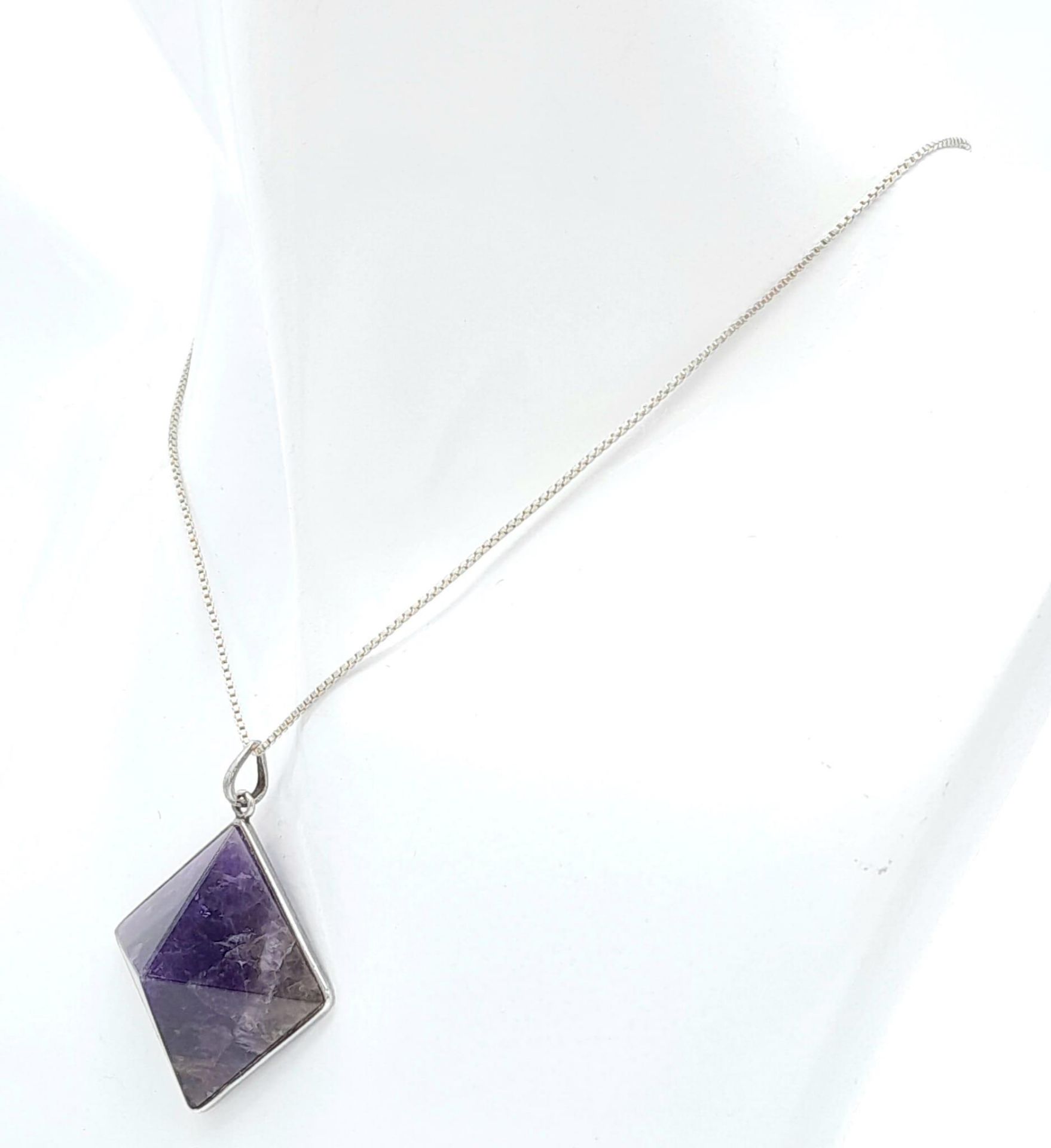 A Sterling Silver Pyramid Cut Amethyst Pendant Necklace. 37cm Length. Amethyst Measures 2cm Width. - Image 4 of 10