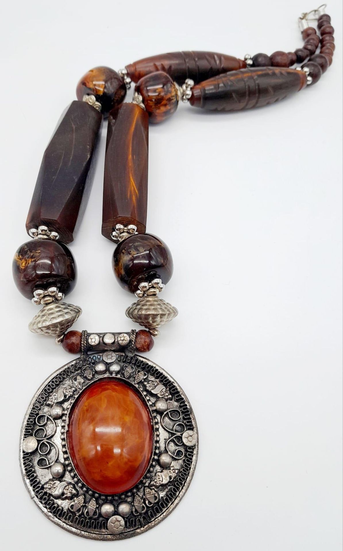 A Wonderful Trio of: Carnelian cuff bracelet, 800 German silver earrings and Berber amber resin - Image 7 of 7