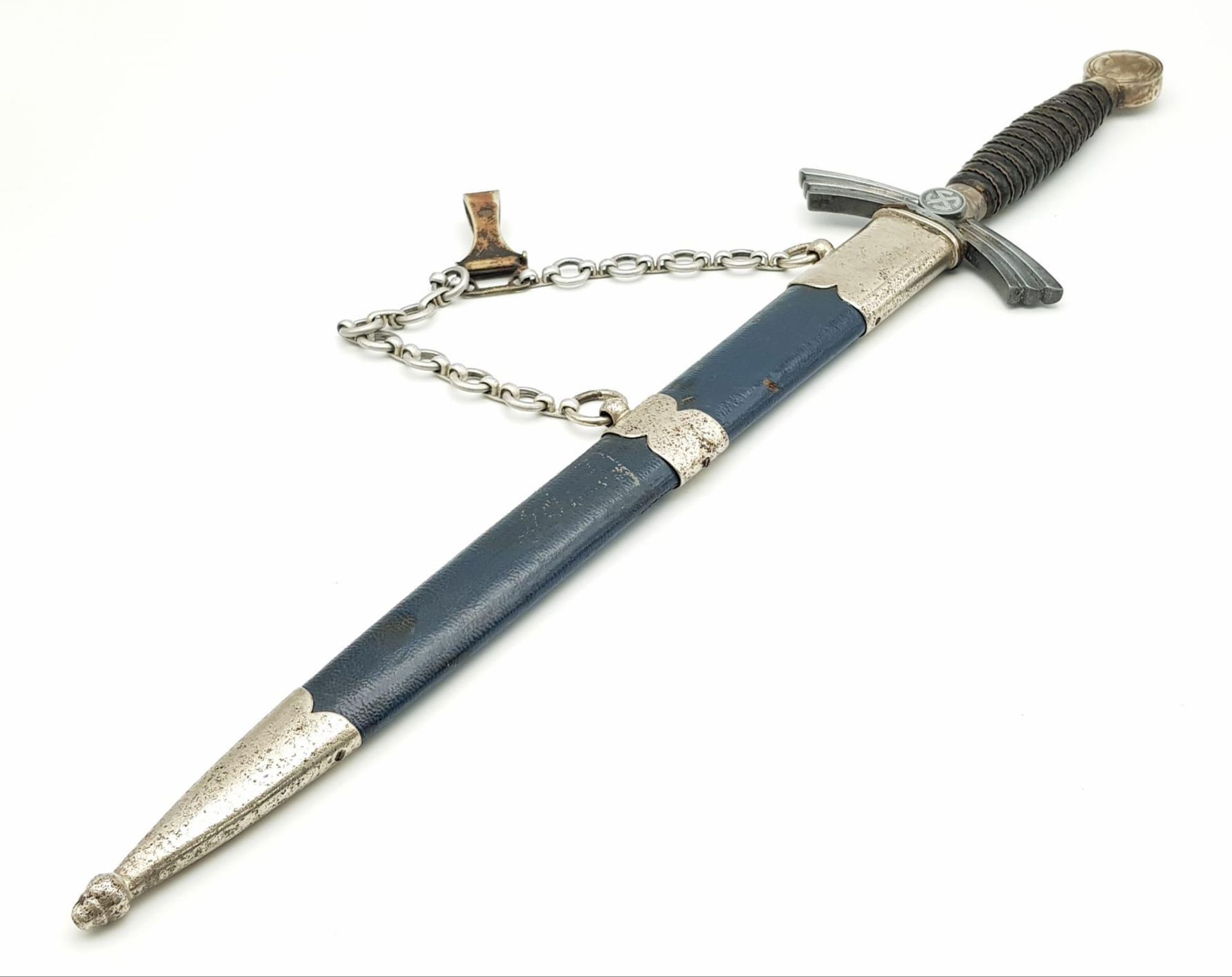 A Blue Luftwaffe Dagger - 1st Model by FW Holler. The mounts and hilt are solid nickel. The sun- - Bild 6 aus 7