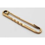 A vintage, 9 K rose gold safety pin brooch, length: 37 mm, weight: 1.4 g.