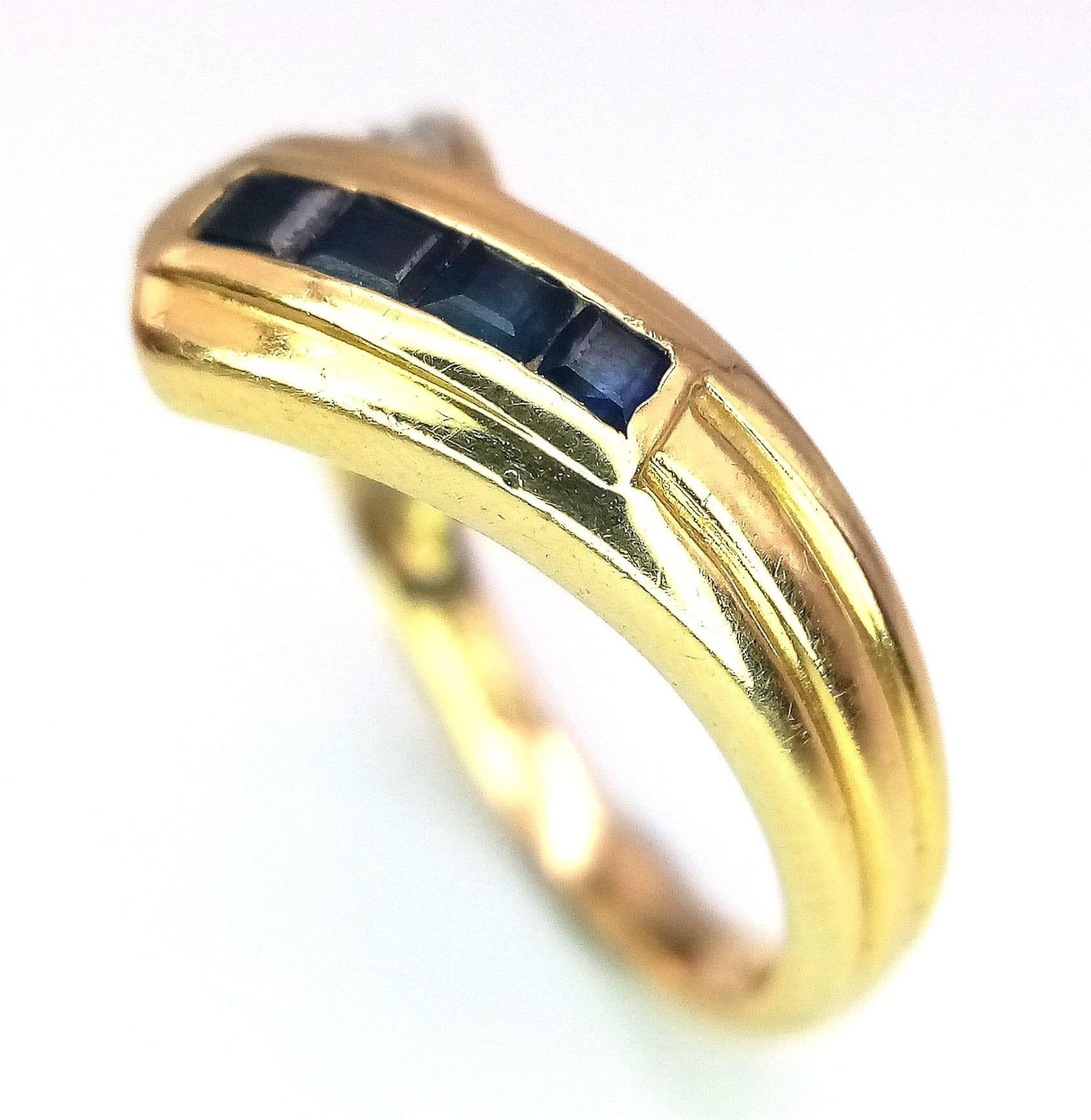 A Stylish 18K Yellow Gold Diamond and Sapphire Crossover Ring. Size L. 3.6g total weight. - Bild 4 aus 7