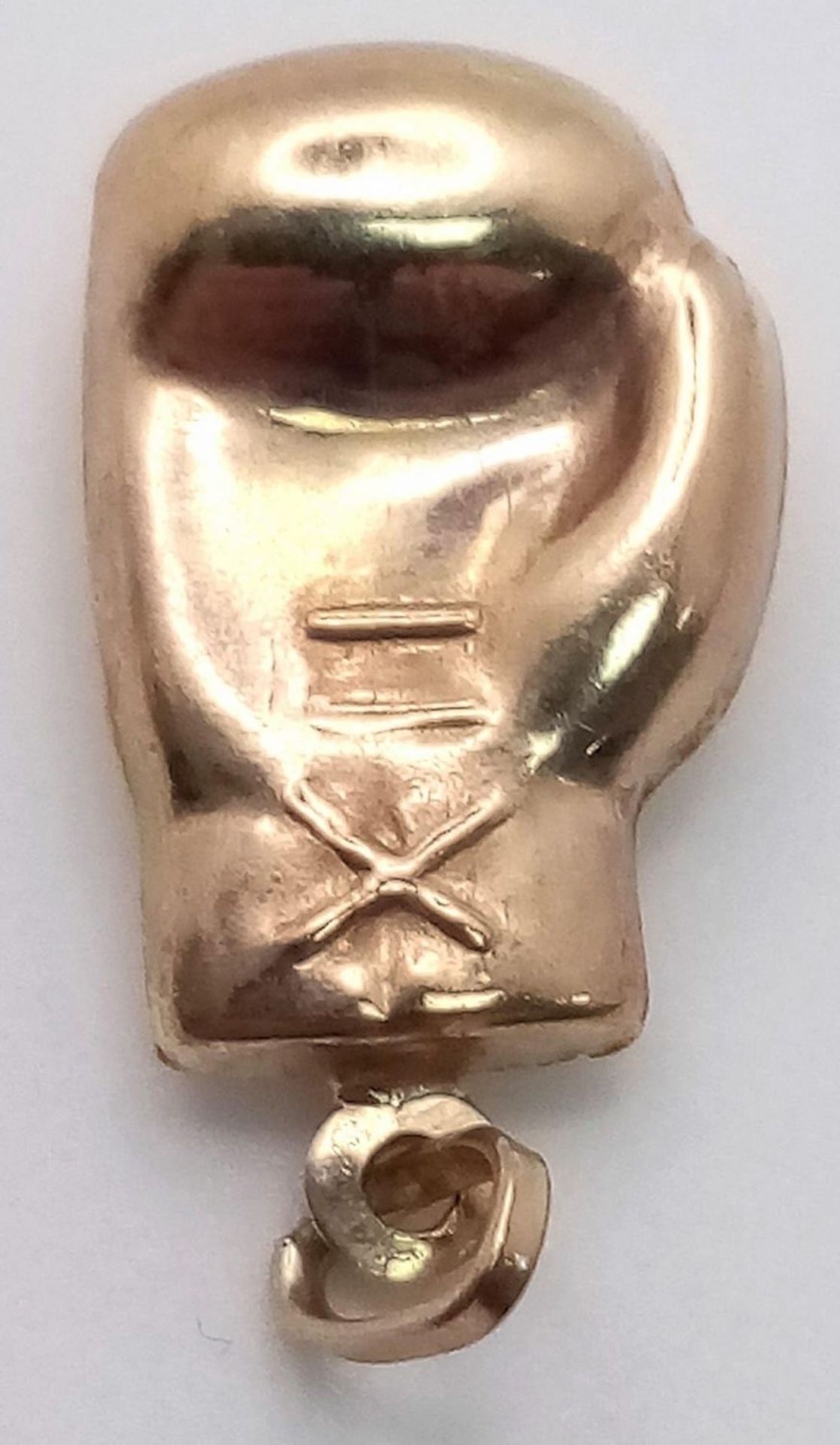 A 9K Yellow Gold Boxing Glove Pendant/Charm. 0.7g weight. - Image 5 of 6