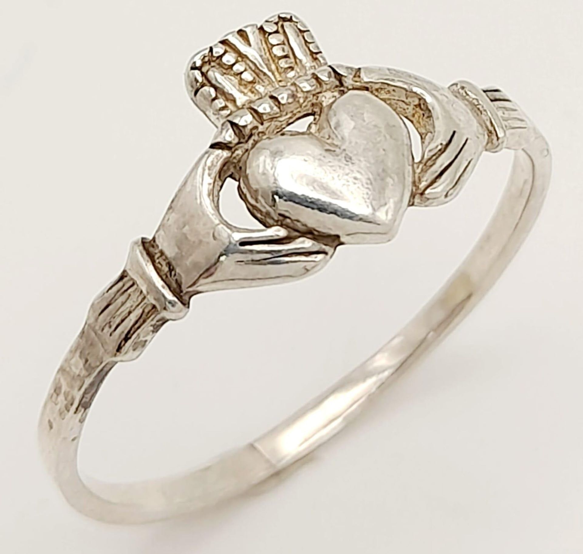 A Sterling Silver Claddagh Ring. Size Z, 2.6g total weight. Ref:8278 - Image 4 of 9