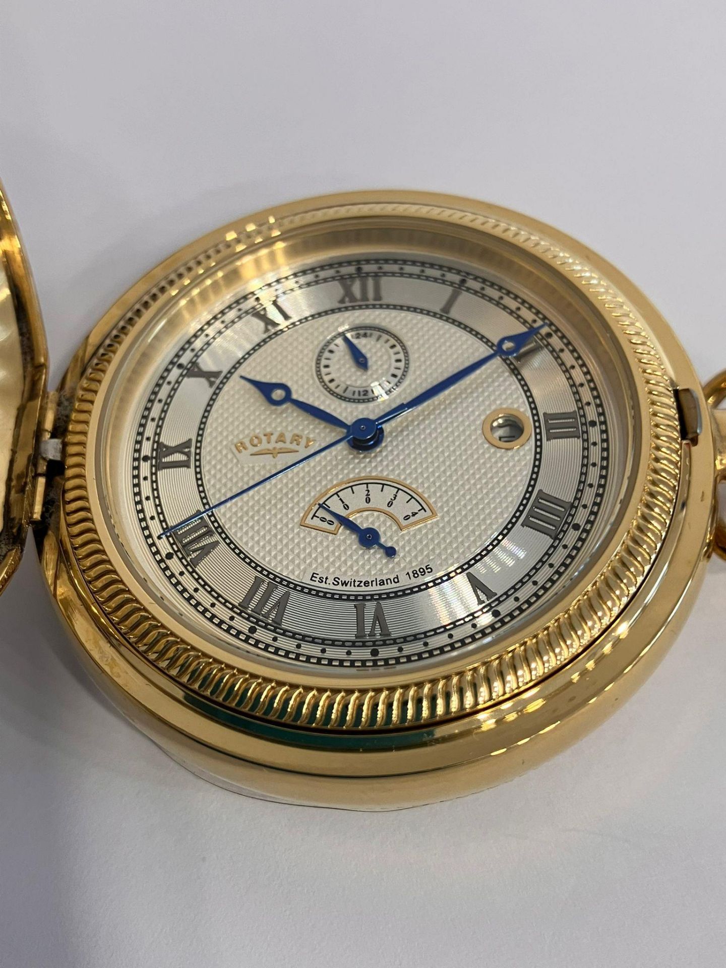 Gentlemans ROTARY GOLD PLATED FULL HUNTER POCKET WATCH & CHAIN. Hand wind/automatic. Gold plated - Image 3 of 14