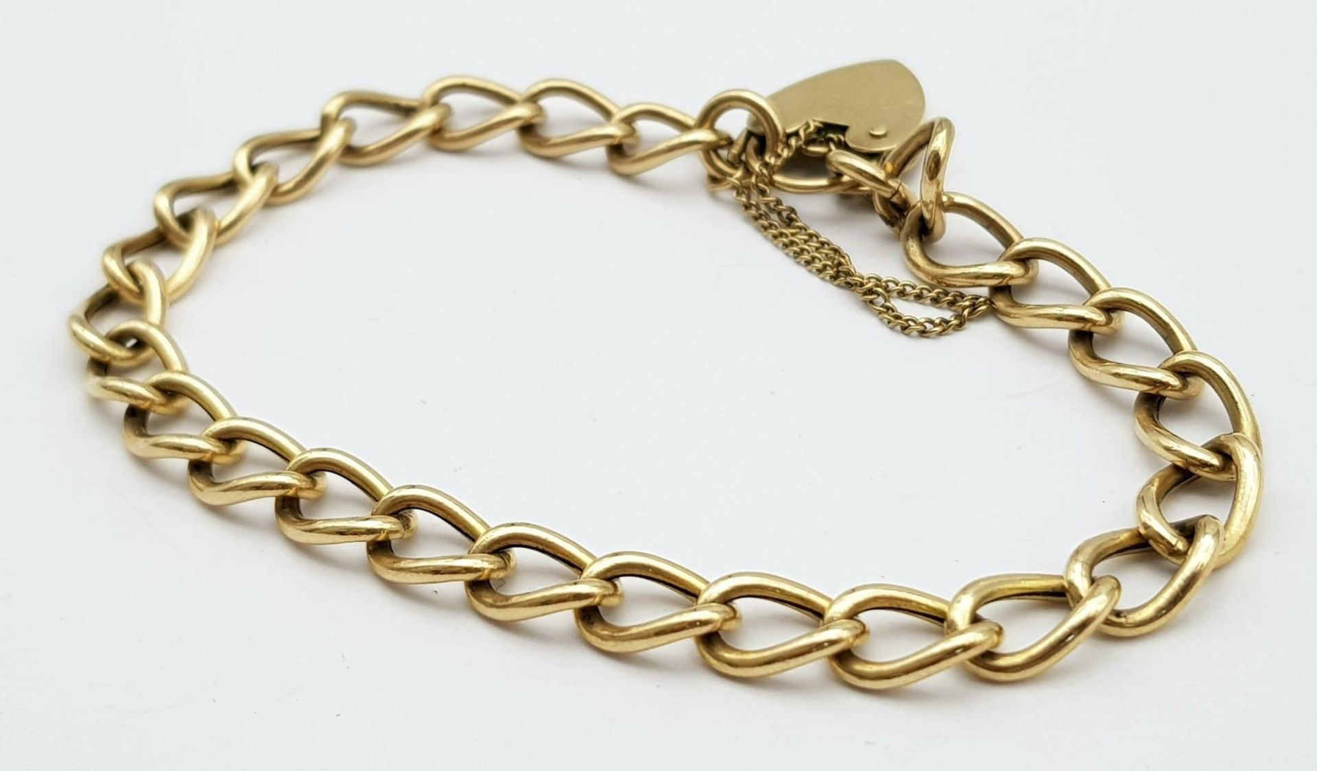 A Vintage 9K Yellow Gold Curb Link Bracelet with Heart Clasp. 18cm. 8.4g weight. - Bild 3 aus 4
