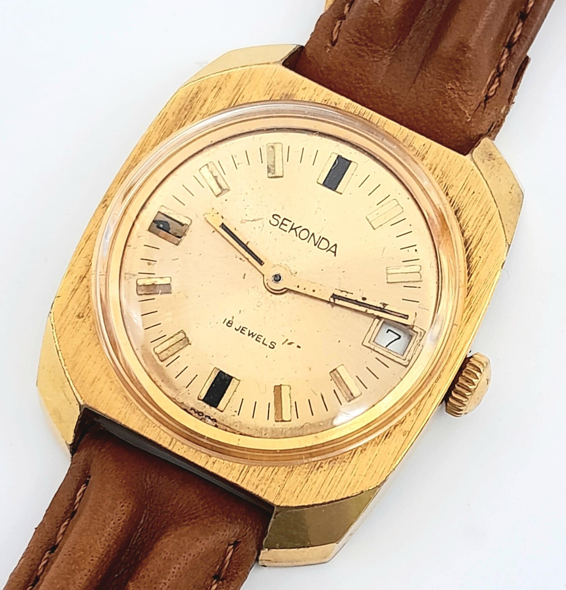 A Vintage Sekonda 18 Jewels Mechanical Gents Watch. Brown leather strap. Gilded stainless steel case - Bild 2 aus 5