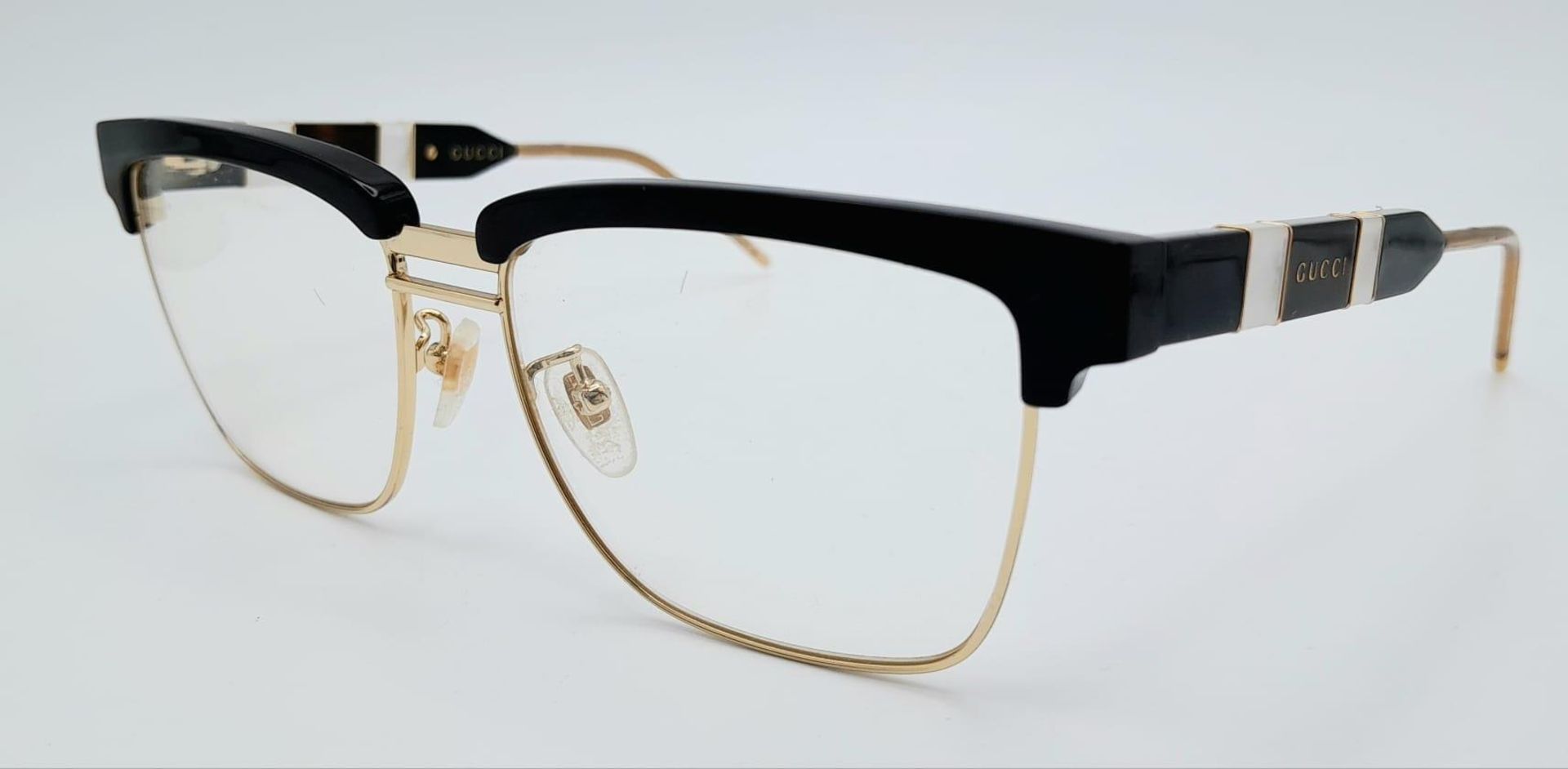 A GUCCI pair of glasses, gold plated in parts with mother of pearl highlights. Very stylish! - Bild 2 aus 5