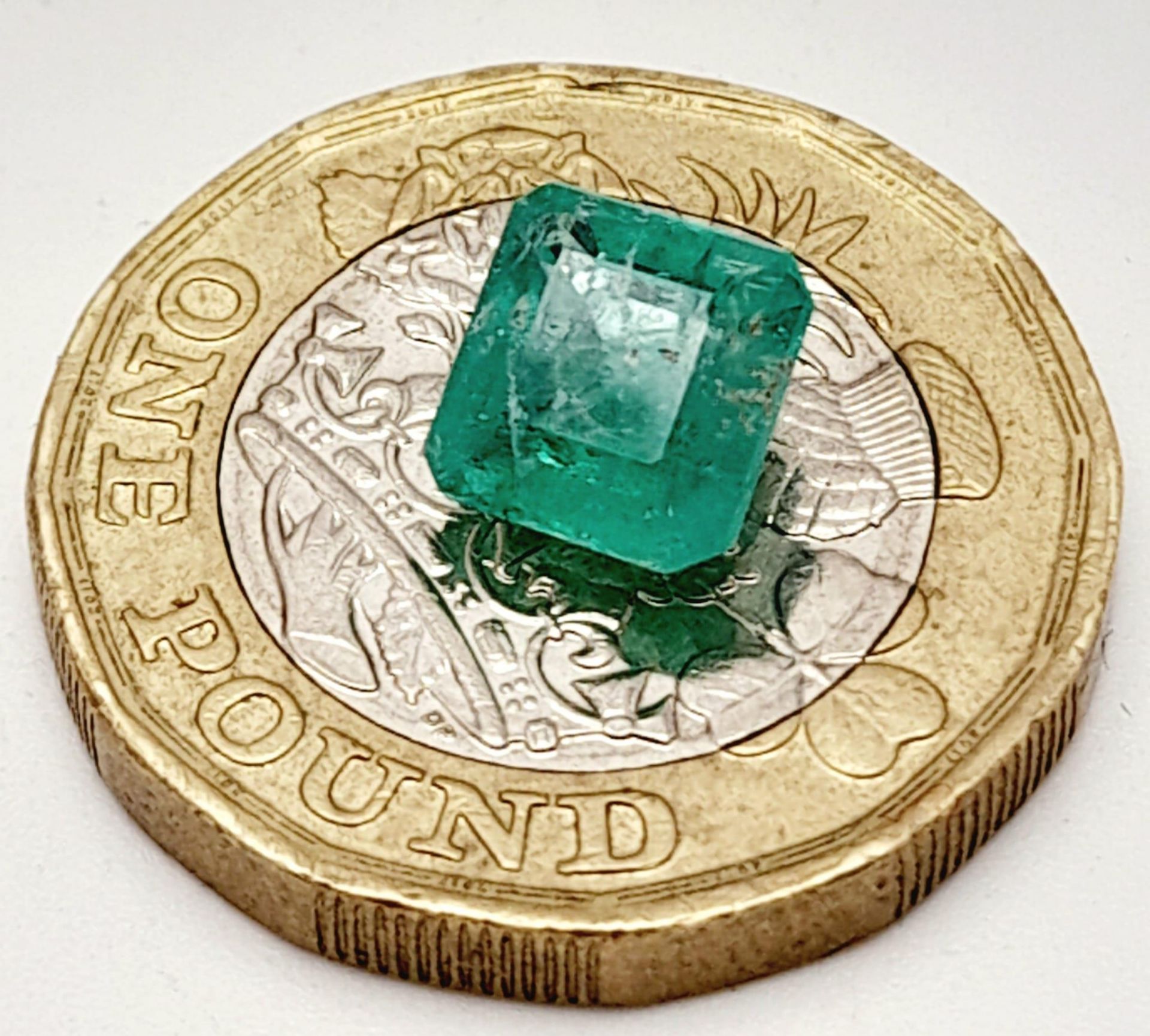 A 1.87ct Afghanistan Panjshir Mines Rare Emerald Gemstone - Comes with the GFCO Swiss Certificate. - Bild 4 aus 4