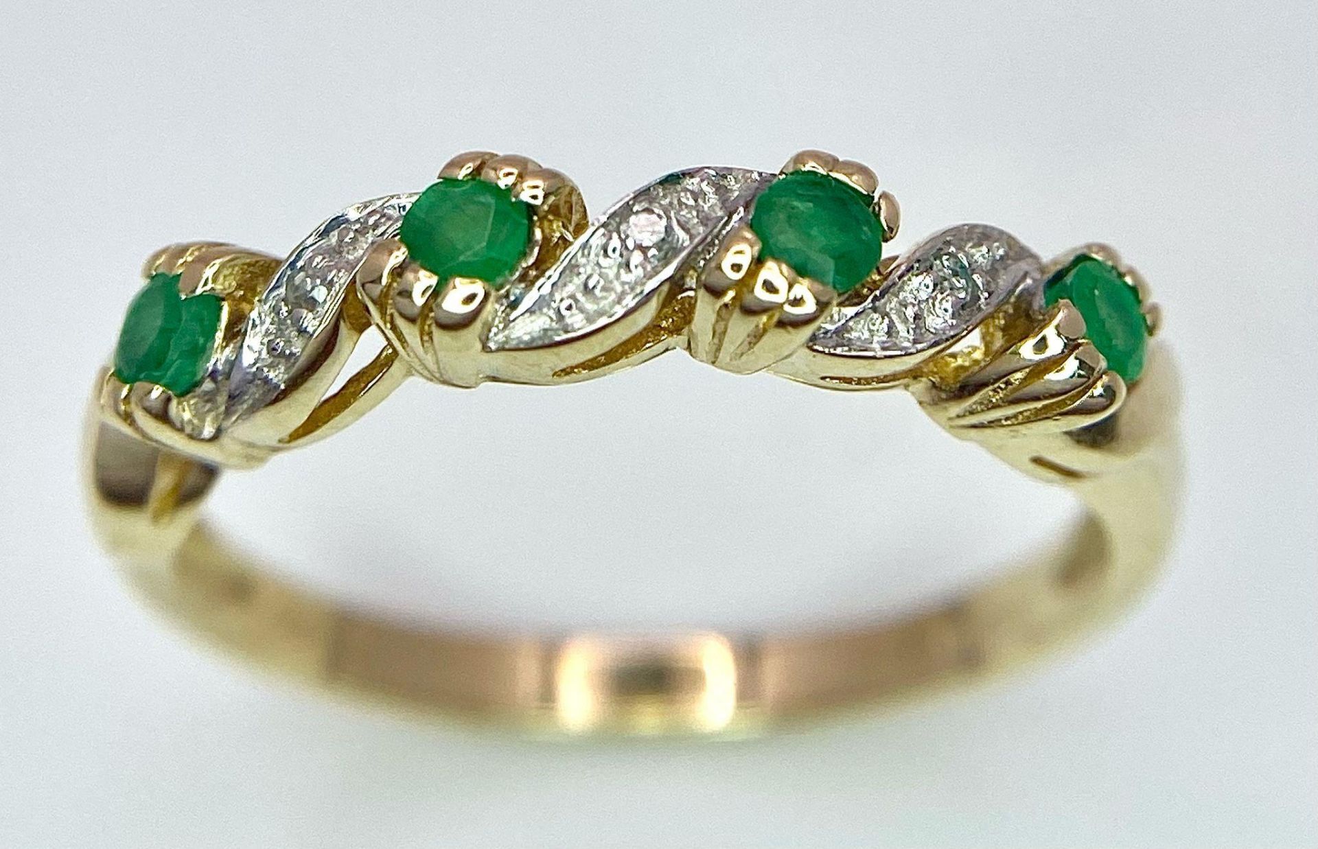 A 9K Yellow Gold Diamond and Emerald Ring. Size P, 2g total weight. Ref: 8446 - Image 2 of 13