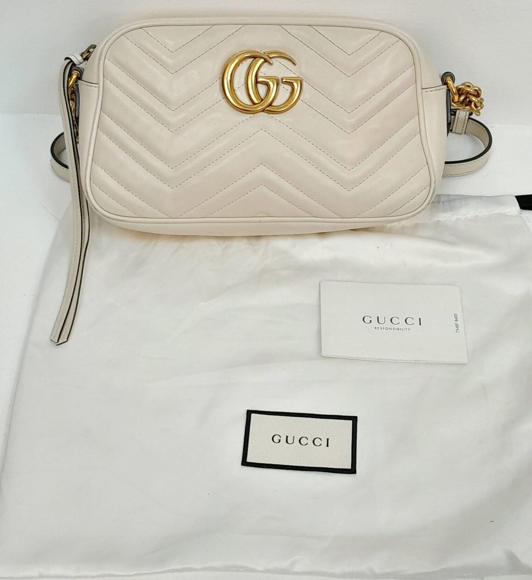 A Gucci Ivory GG Marmont Cross Body Bag. Quilted leather exterior with gold-toned hardware, chain - Bild 7 aus 10