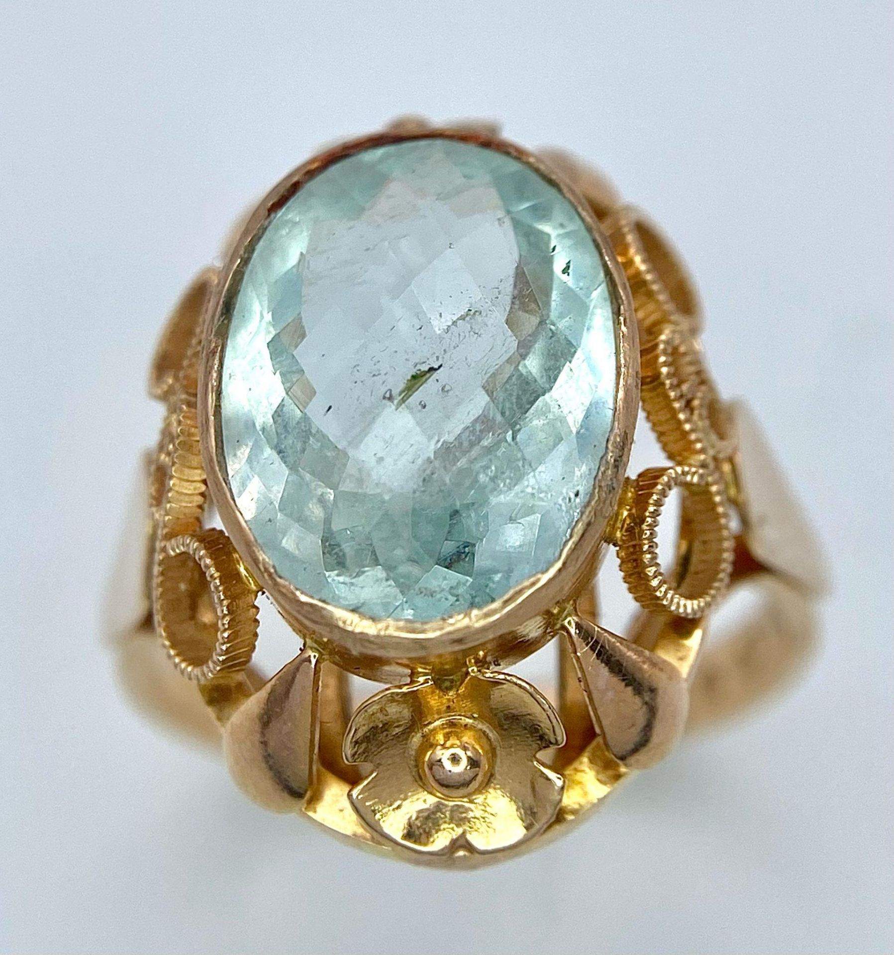 An 18K Rose Gold Aquamarine Ring. 6ct central aquamarine gemstone on a raised scroll foundation. - Image 3 of 7