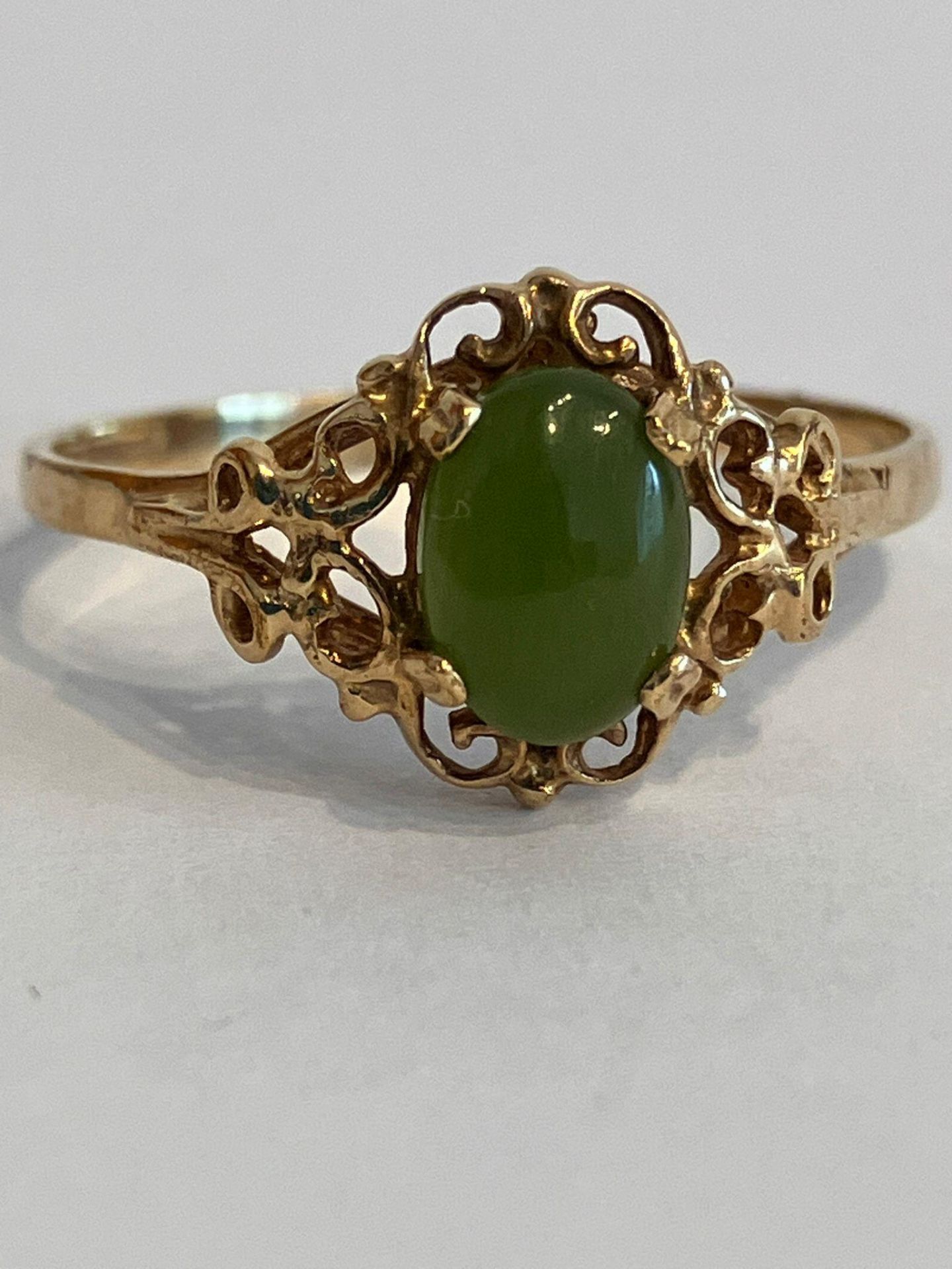 9 carat YELLOW GOLD and JADE RING . Having an oval Jade gemstone set to top in attractive baroque