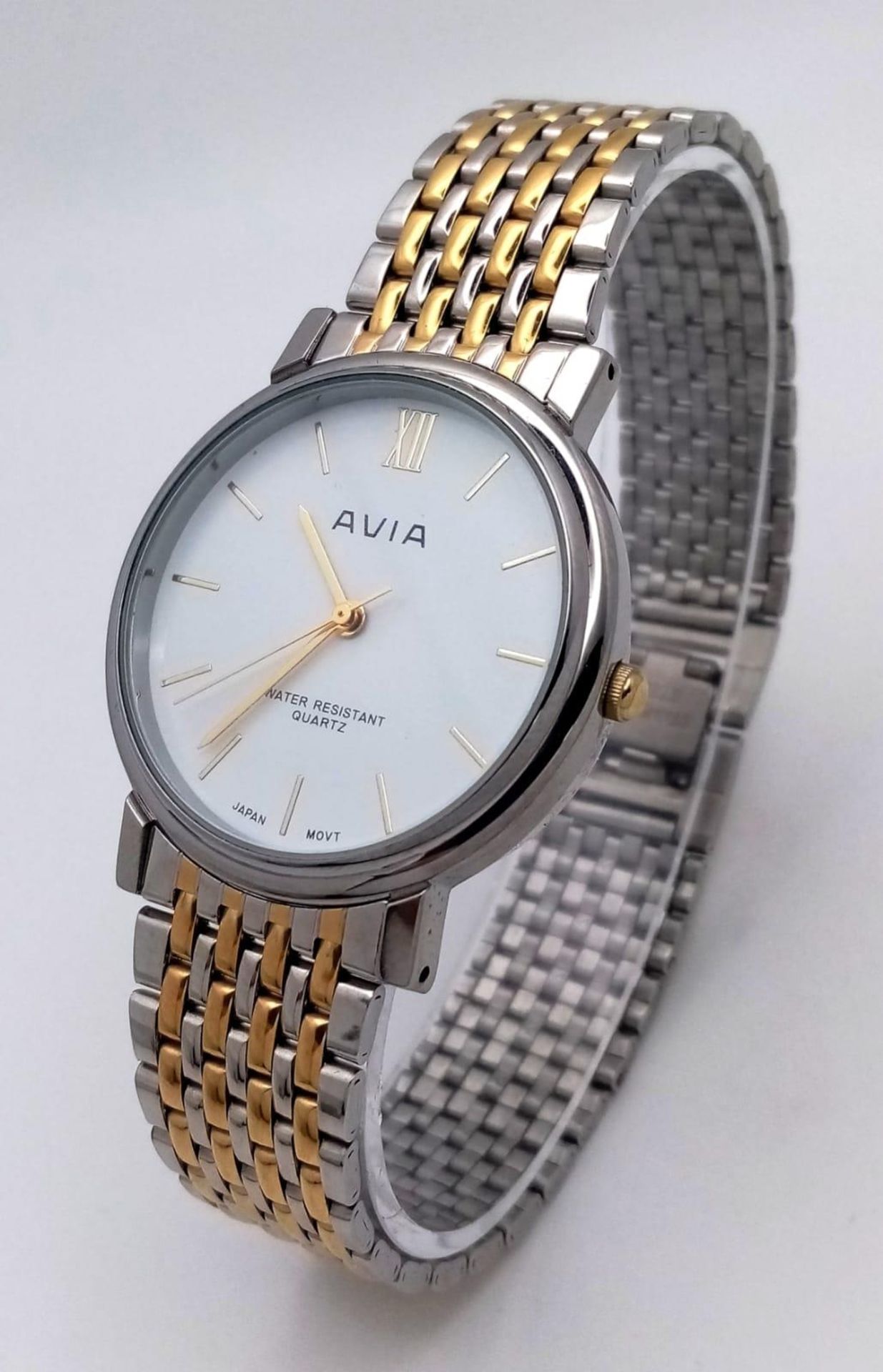 An Unworn Men’s Avia Model 1168 Quartz Bi-Metal Two Tone Watch. Full Working Order. Comes with Box - Image 2 of 14