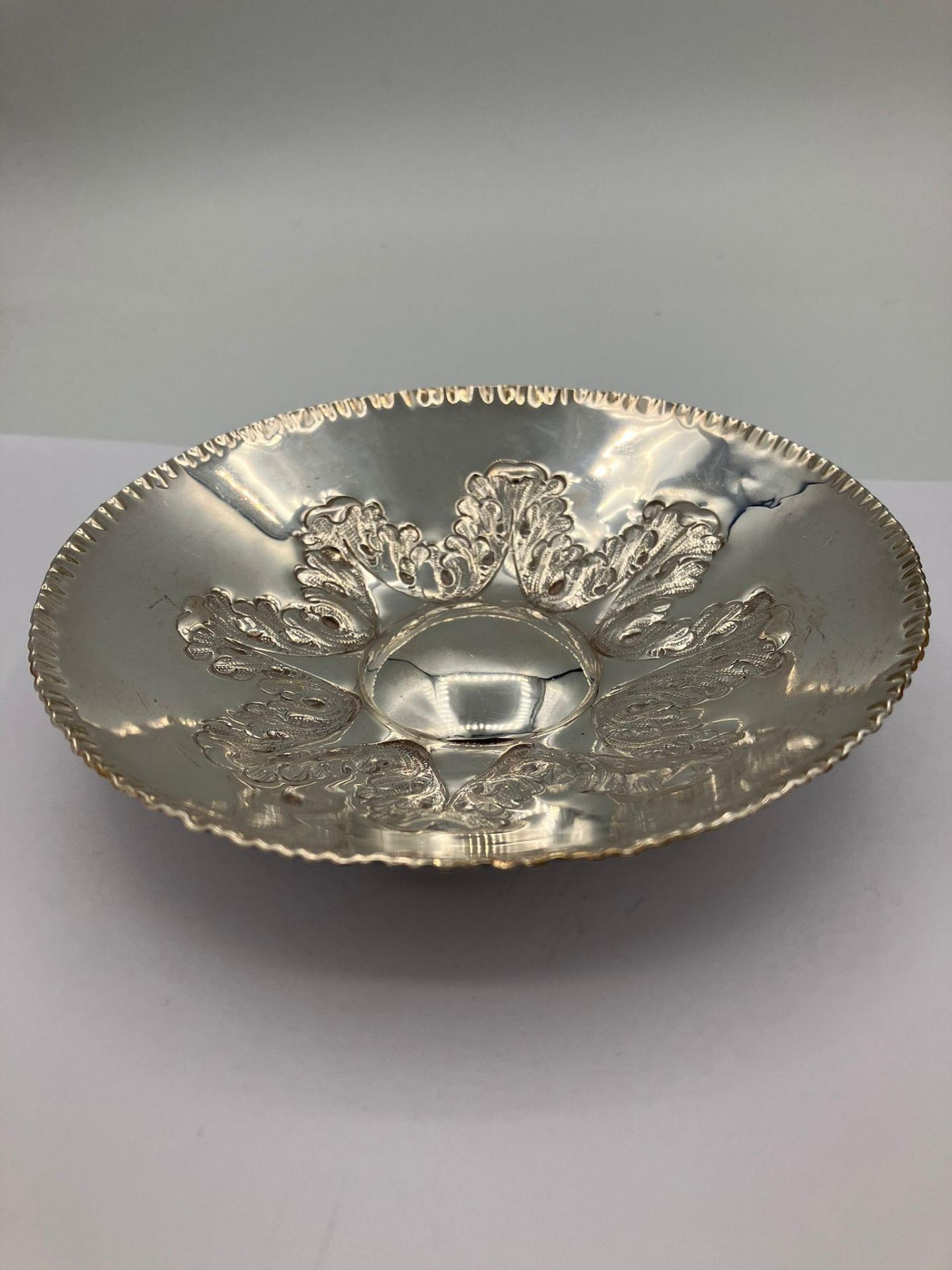 Vintage ASPREY of LONDON SILVER DISH. Beautifully decorated. 12.5 cm diameter. 126 Grams. - Bild 7 aus 7