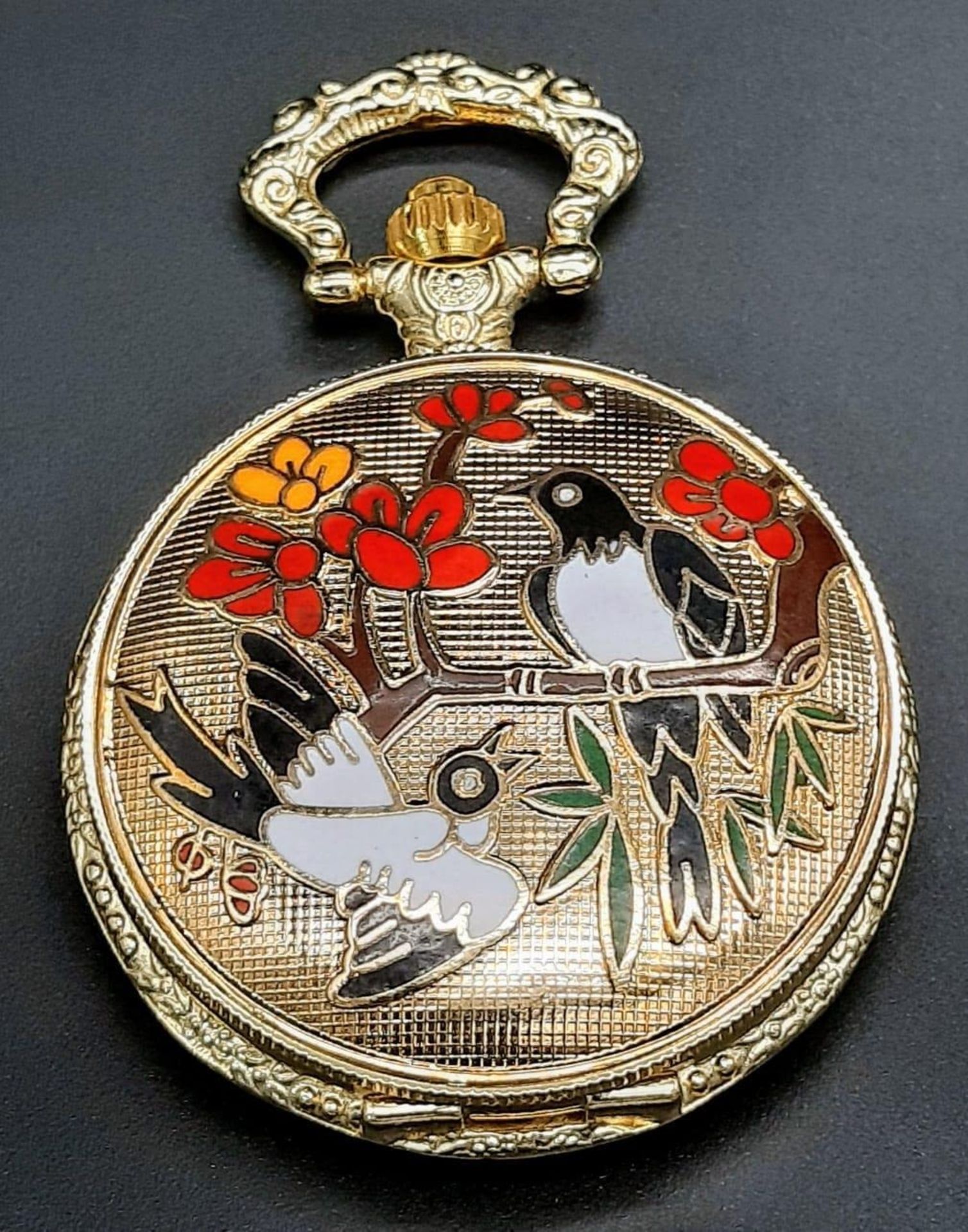 An Unused Ladies Gold Tone Enameled Bird Decoration Pocket Watch. New Battery Fitted March 2024. - Bild 17 aus 20