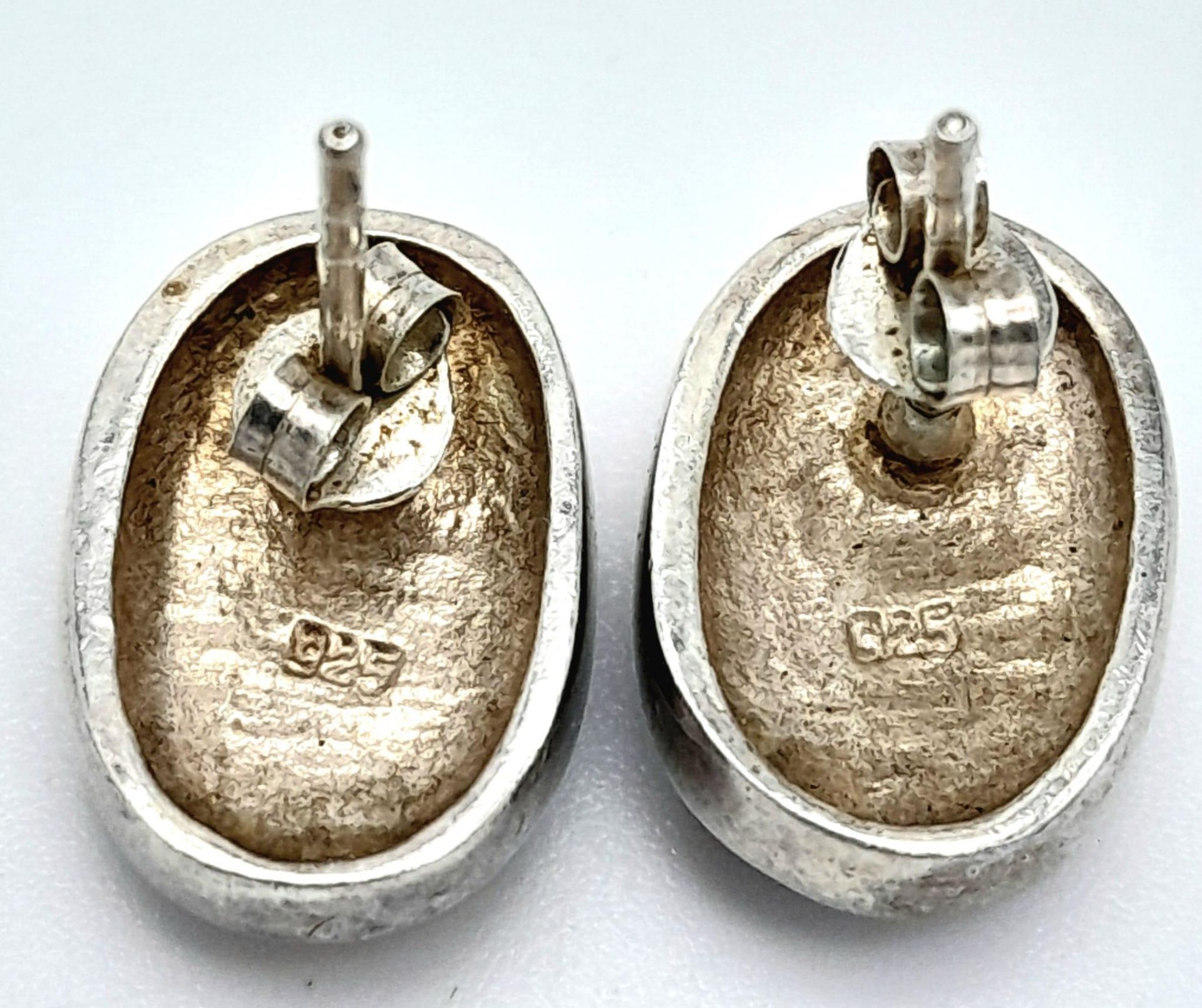 A fancy pair of 925 silver Mother of Pearl inlay earrings. Total weight 5.2G. - Bild 3 aus 6