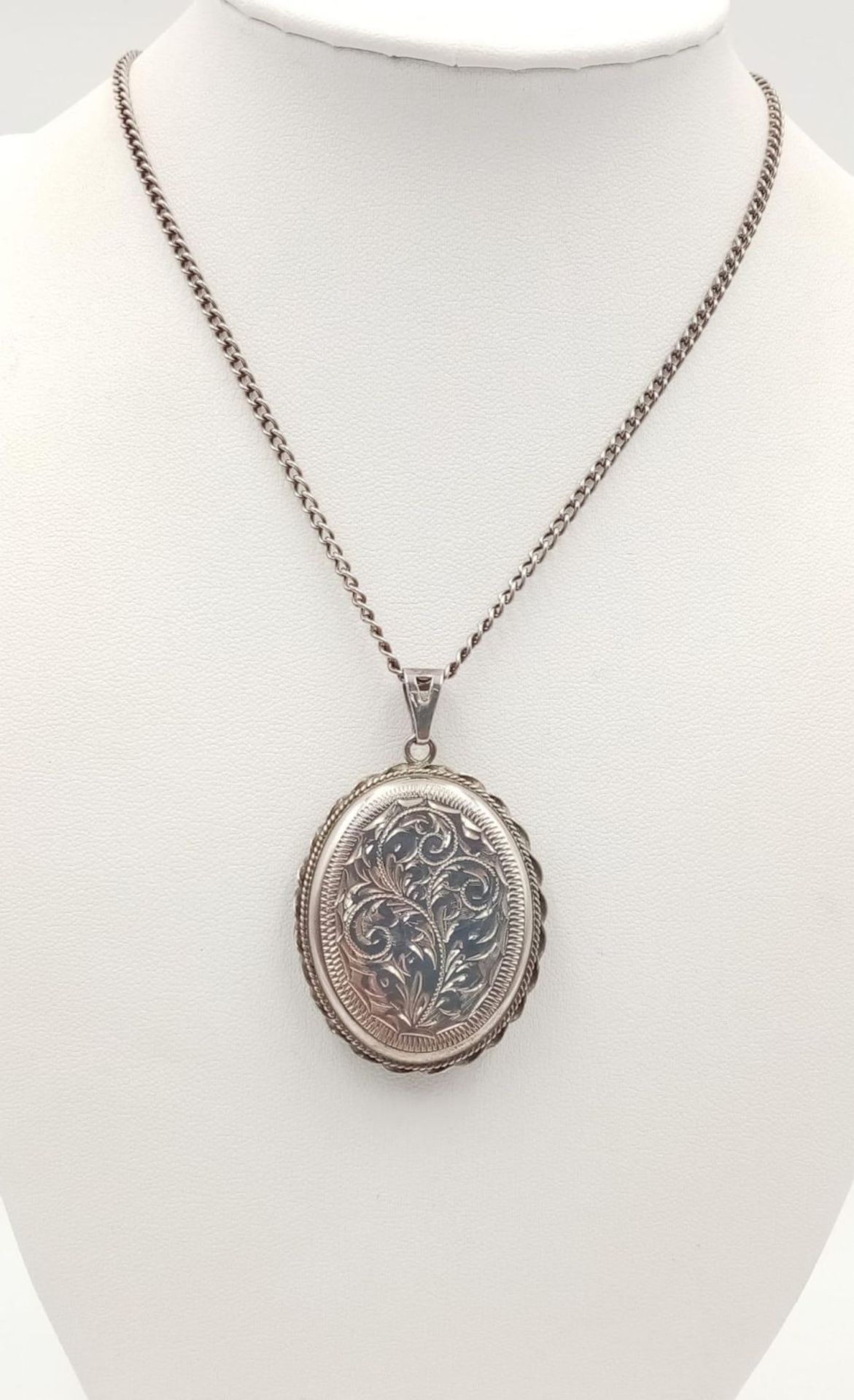A vintage sterling silver floral motif locket pendant on silver chain. Full Birmingham hallmarks, - Image 2 of 6