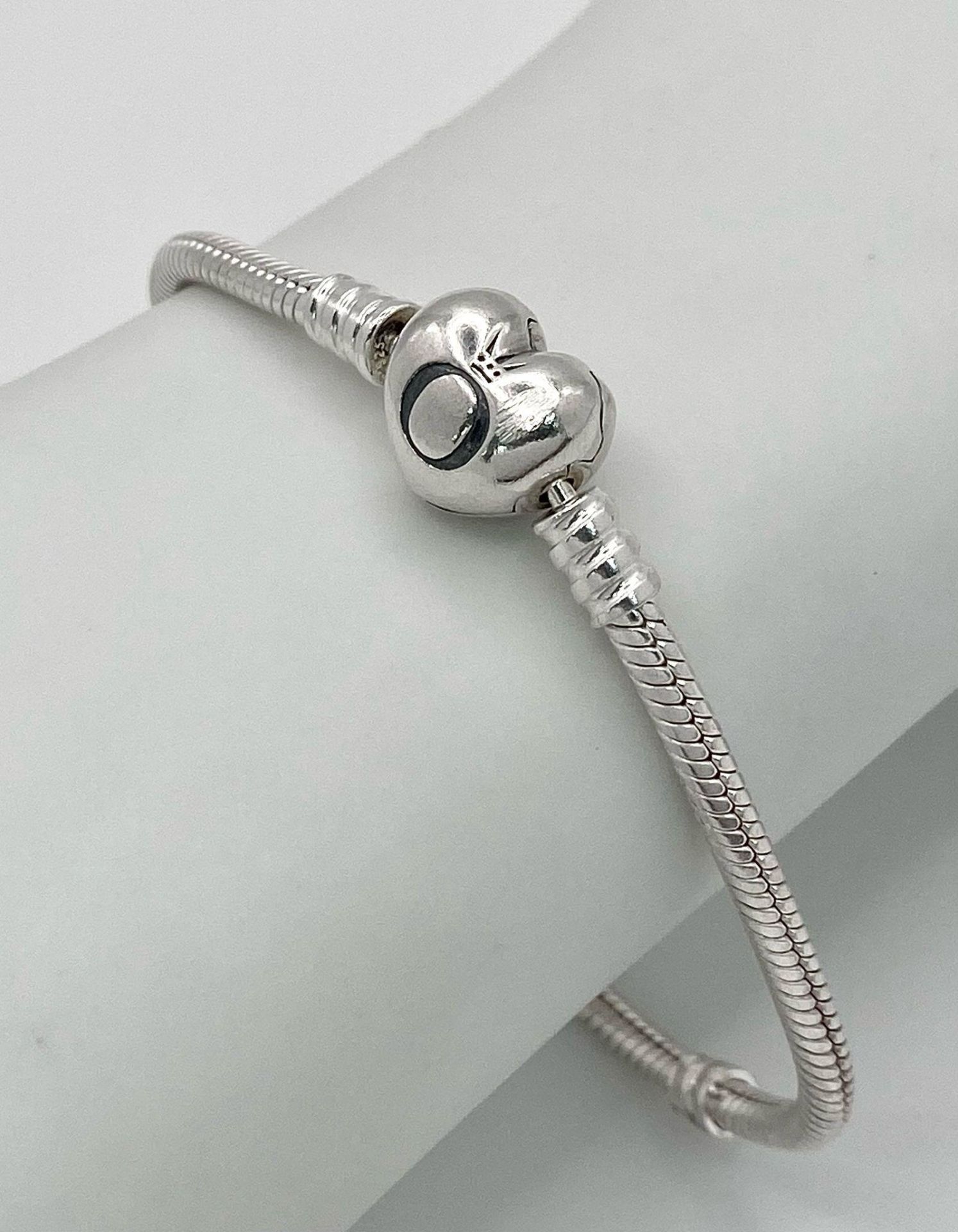 A PANDORA STELRING SILVER MOMENTS BRACELET WITH HEART CLASP 14.7G , 13.3cm ref: SC 3123