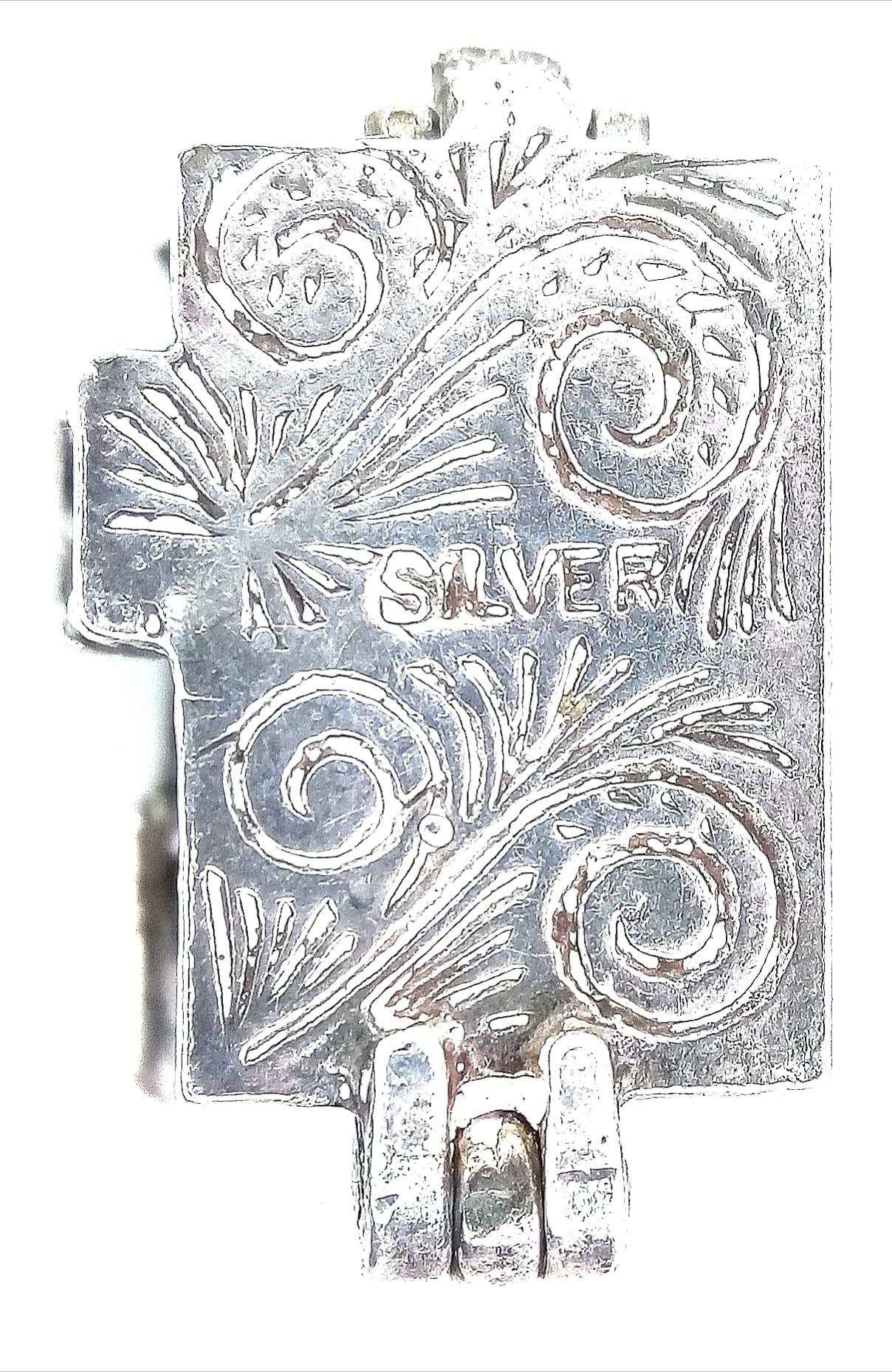 A Sterling Silver House Charm Which Opens. 1.8cm length, 5.7g total weight. Ref: SC 7094 - Image 4 of 9