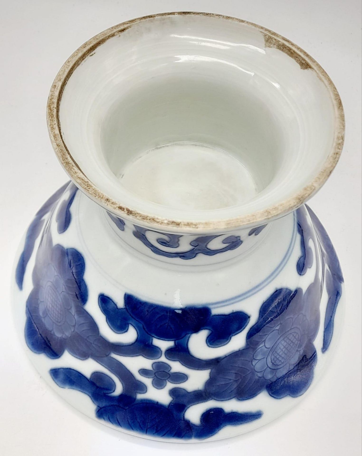 An Antique (Mid 19th century) Blue and White Large Tazza. Wonderful decoration depicting a large - Bild 4 aus 7
