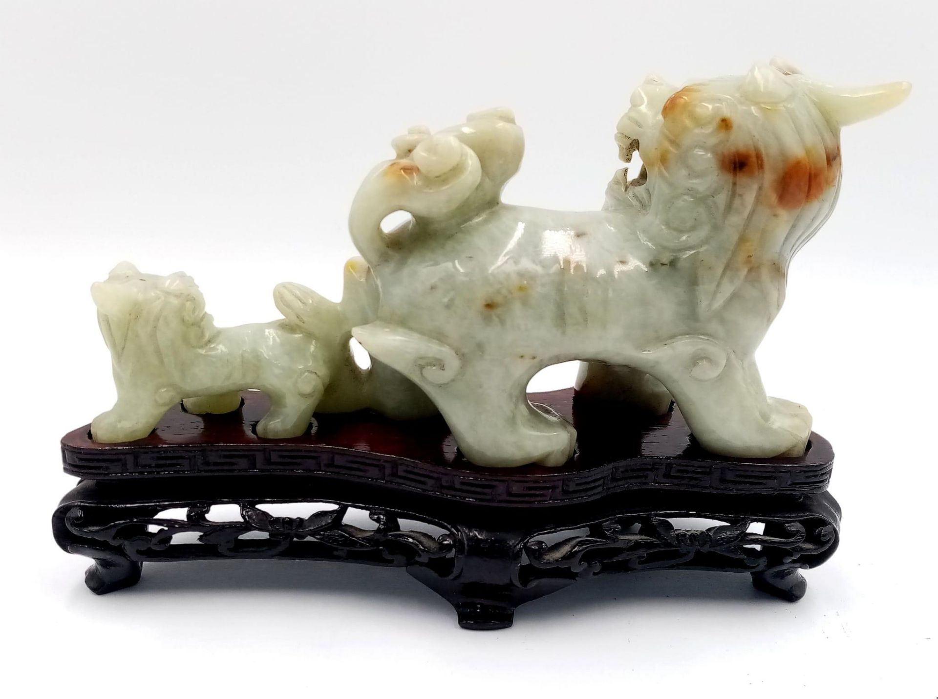 A Glorious Antique Chinese Hand-Carved Jade Fu Lion Figure - Sits on a bespoke lacquered wooden - Image 3 of 7