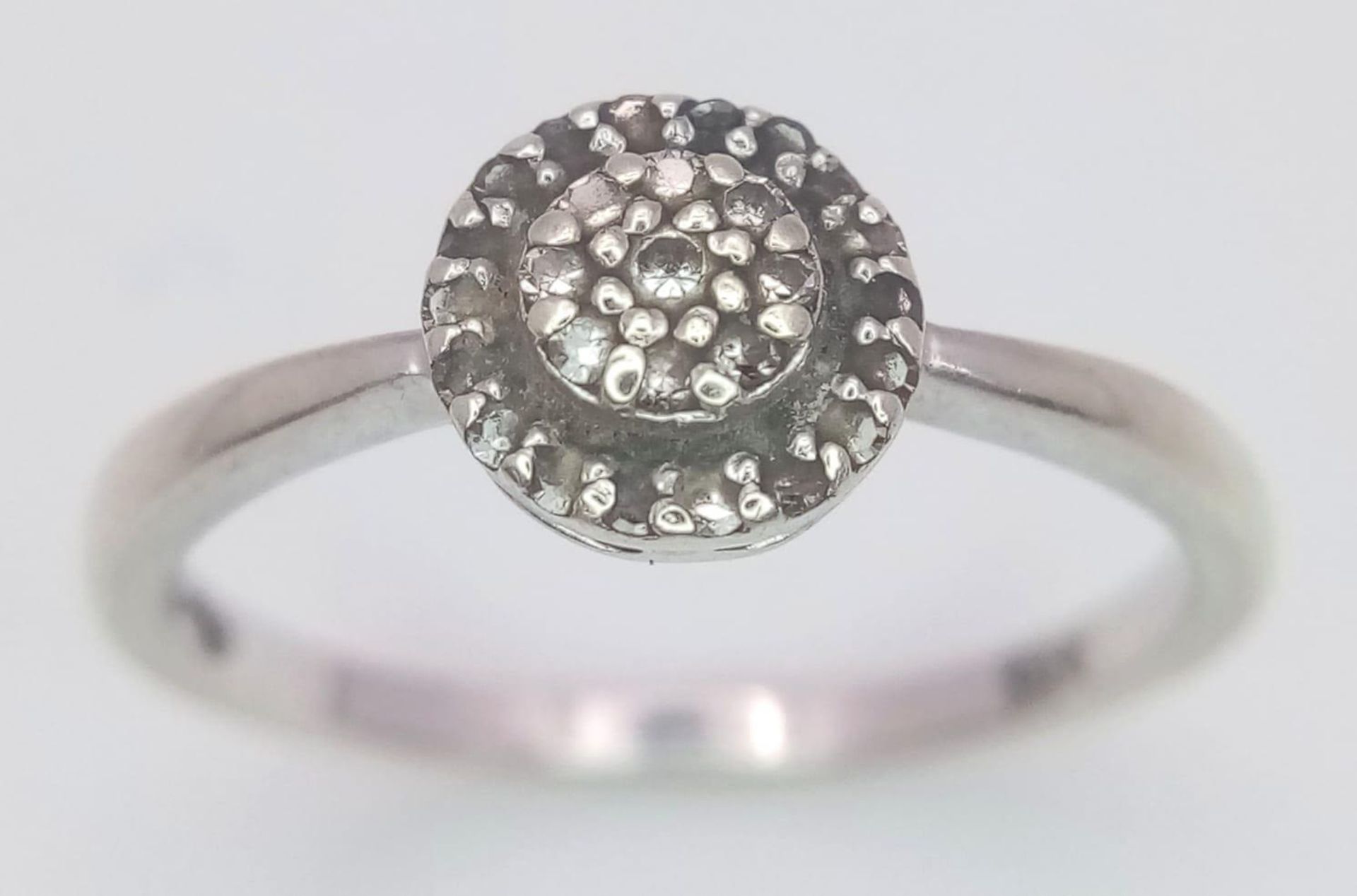 A vintage 9 K white gold ring with a diamond cluster, size: ), weight: 2 g. - Image 5 of 8