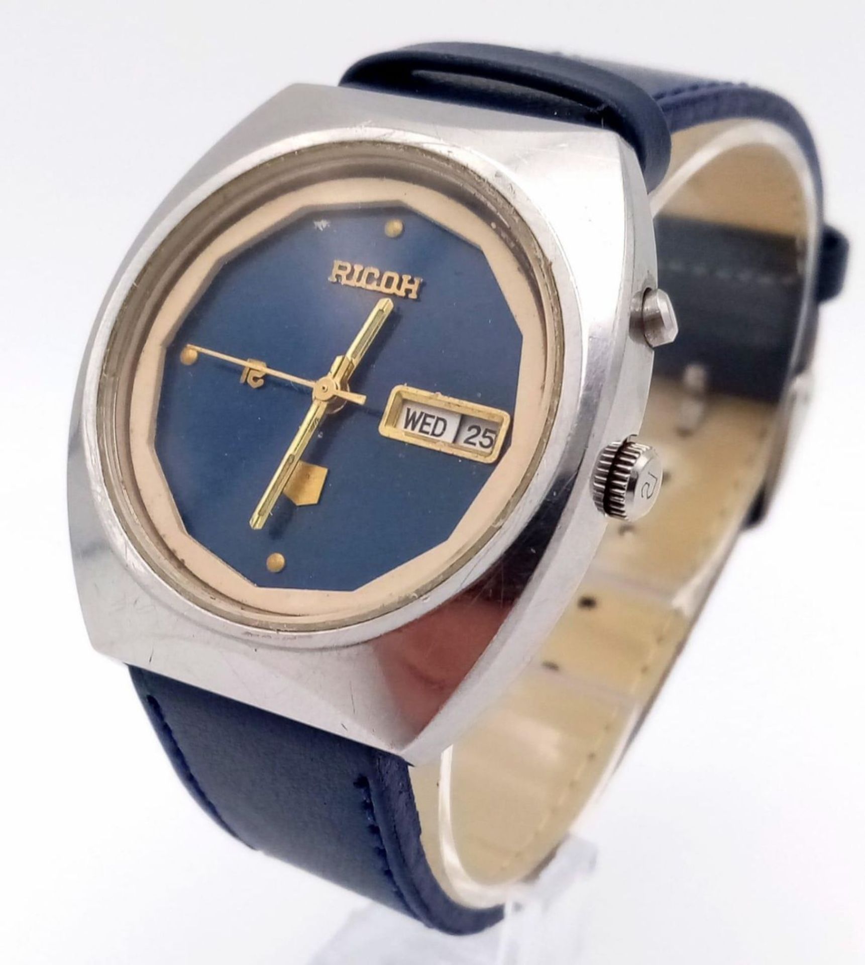A Vintage Ricoh Automatic Gents Watch. Blue leather strap. Stainless steel case - 37mm. Blue dial - Image 3 of 12